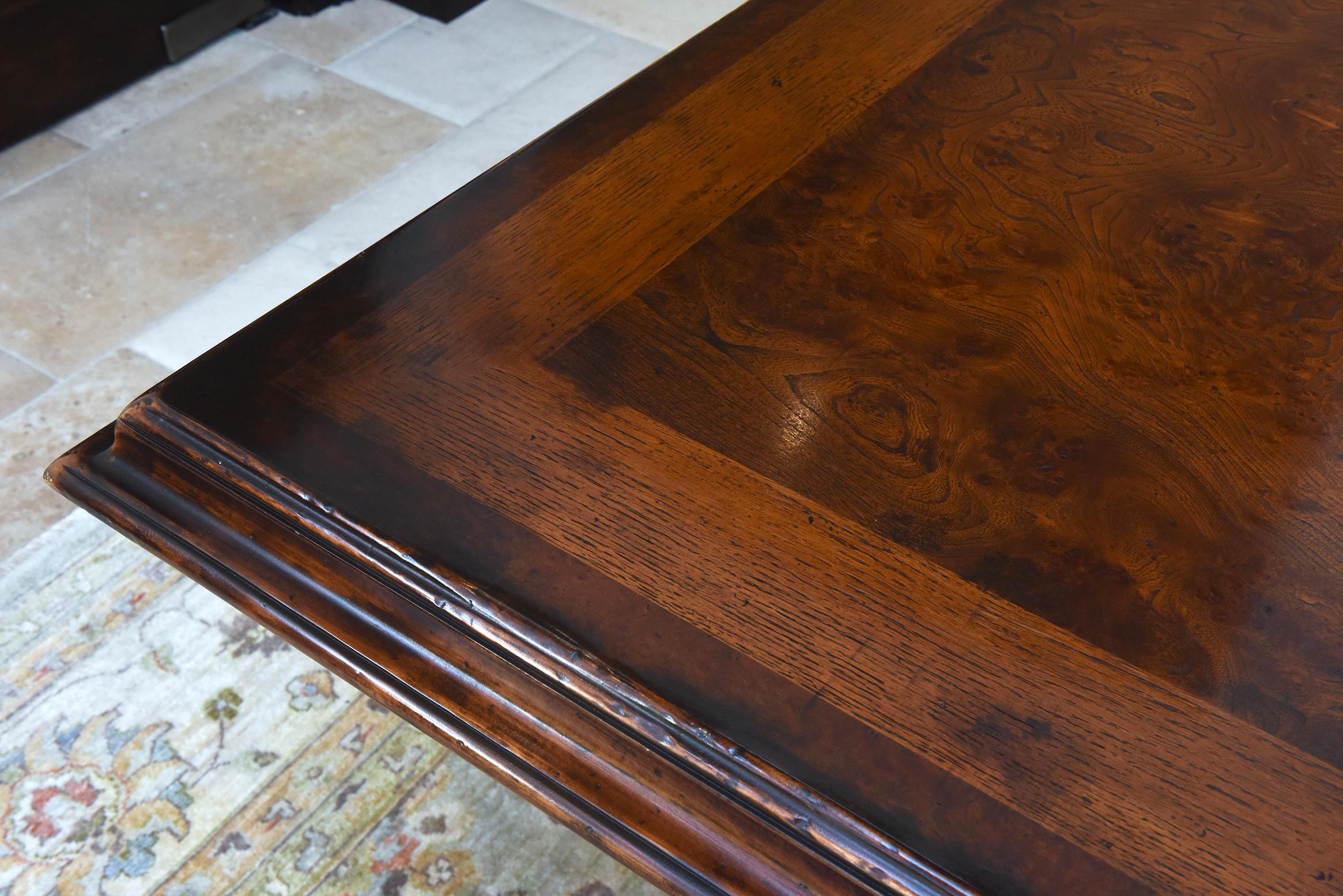 Table de réfectoire italienne en noyer du début du 21e siècle par Bussandri en vente 8