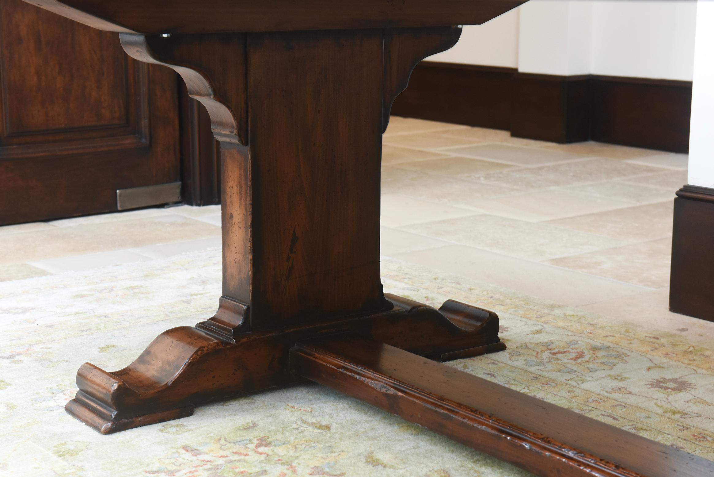 XXIe siècle et contemporain Table de réfectoire italienne en noyer du début du 21e siècle par Bussandri en vente