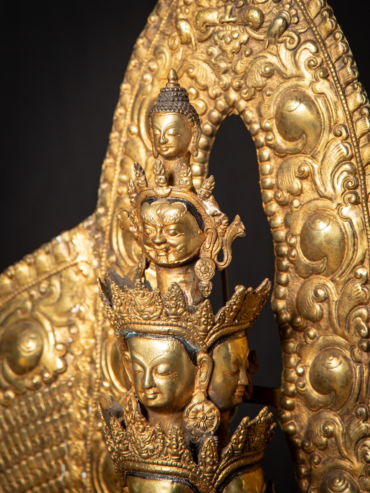 Inizio del XXI secolo Grande statua cinese di Avalokiteshvara in bronzo proveniente dalla Cina in vendita 4