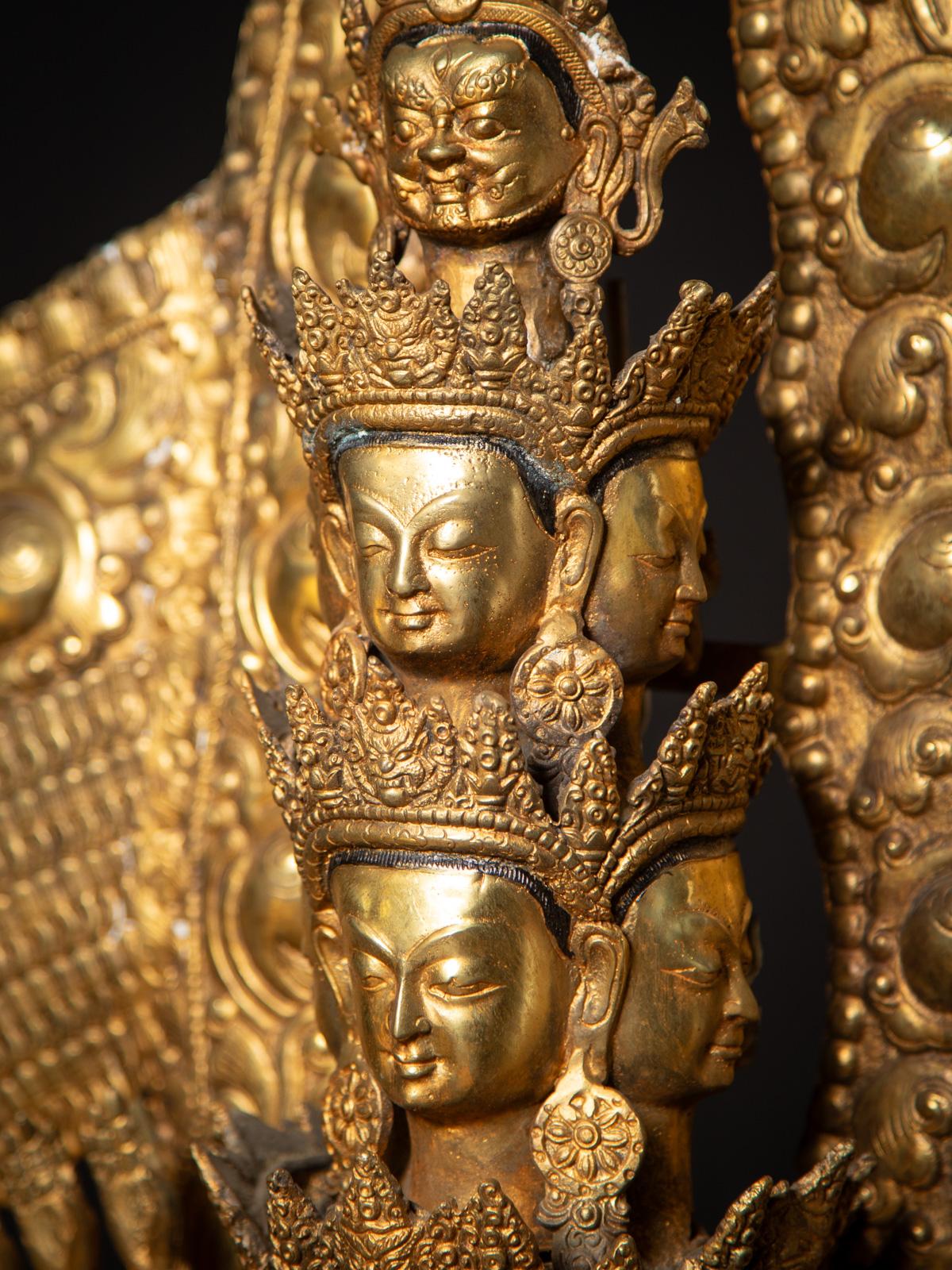 Inizio del XXI secolo Grande statua cinese di Avalokiteshvara in bronzo proveniente dalla Cina in vendita 5