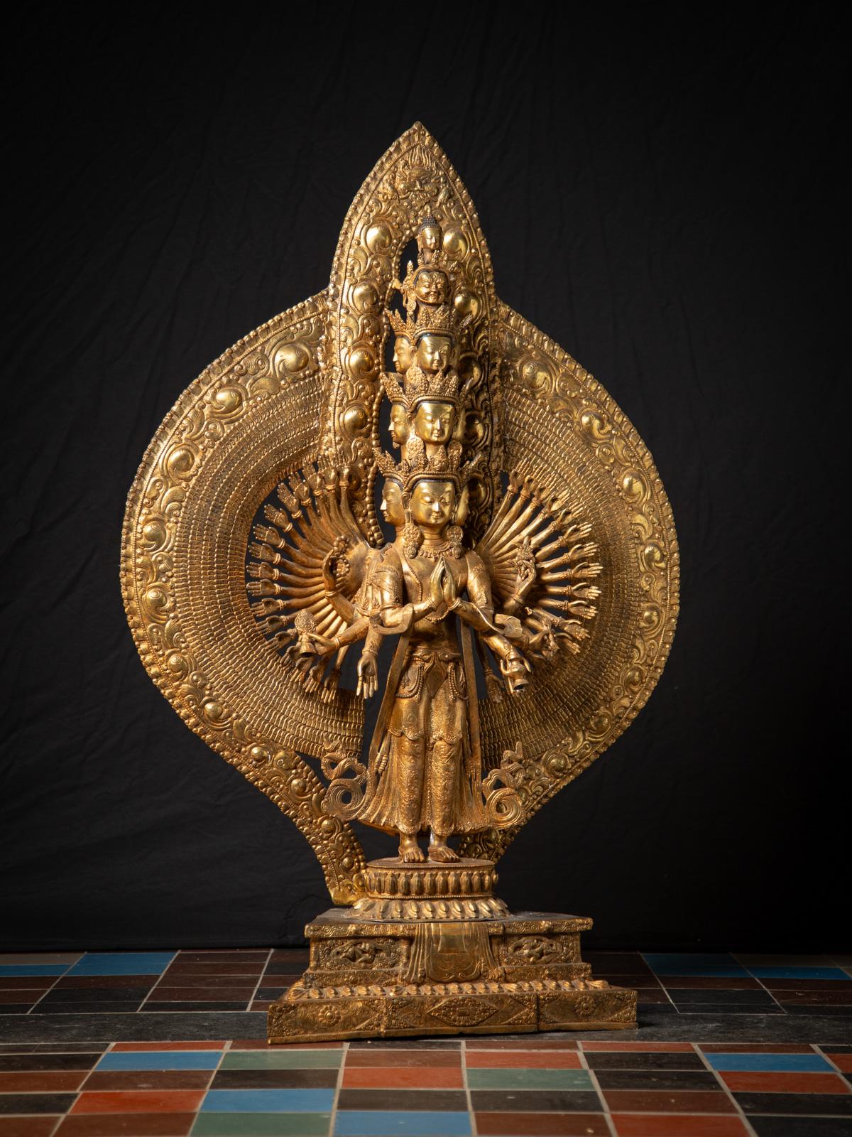 Inizio del XXI secolo Grande statua cinese di Avalokiteshvara in bronzo proveniente dalla Cina in vendita 10