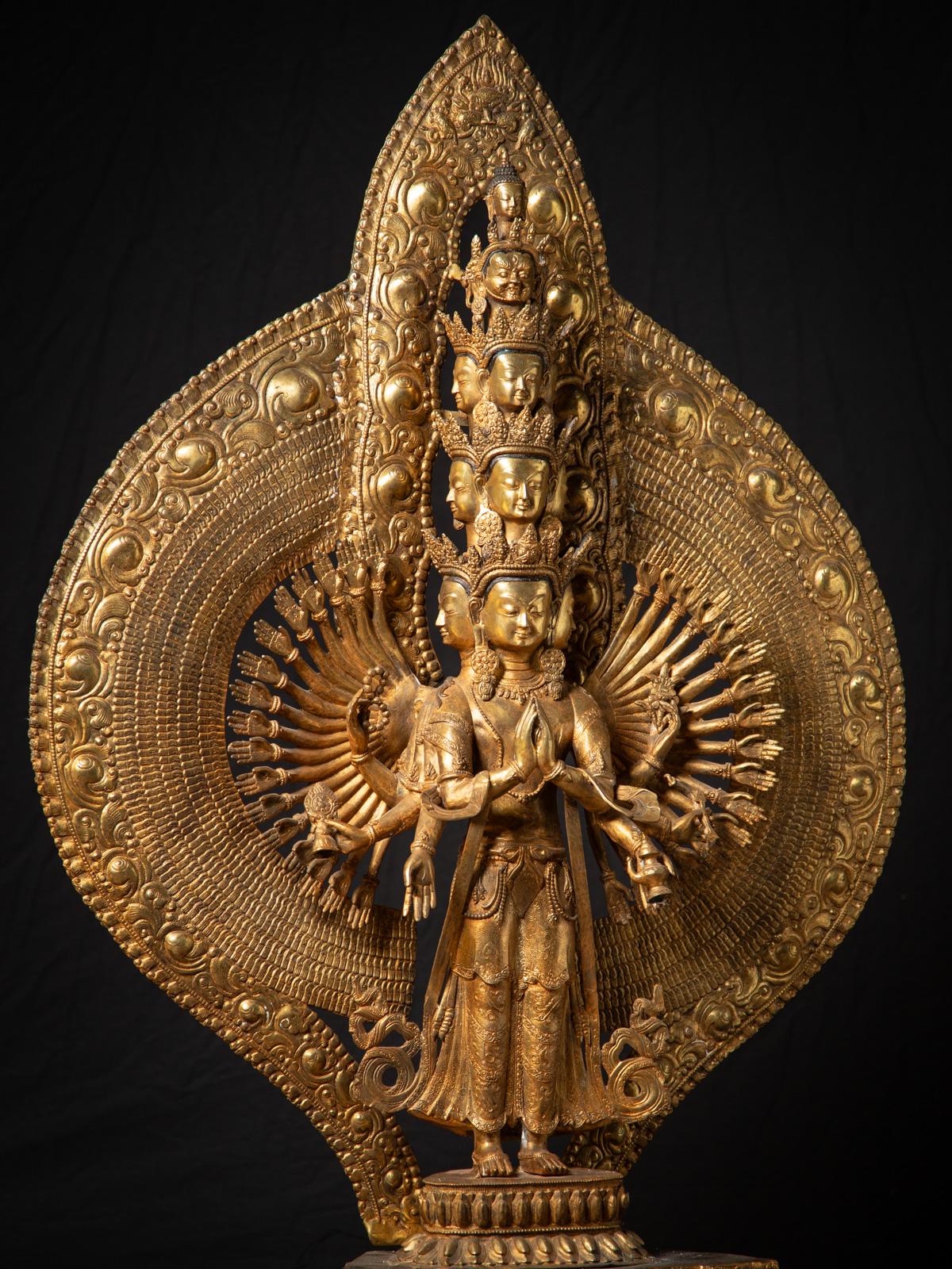 Inizio del XXI secolo Grande statua cinese di Avalokiteshvara in bronzo proveniente dalla Cina in vendita 11