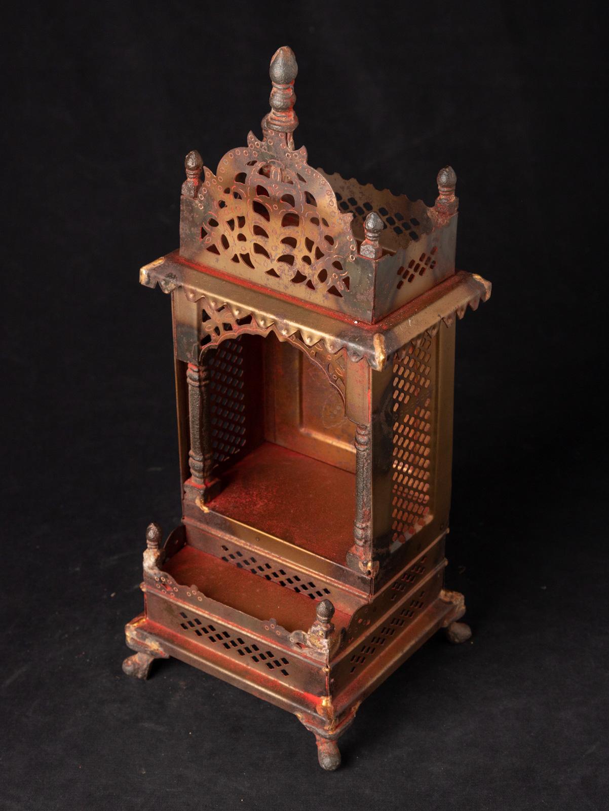 Shrine bouddhiste du début du 21e siècle en métal ancien du Népal en vente 4