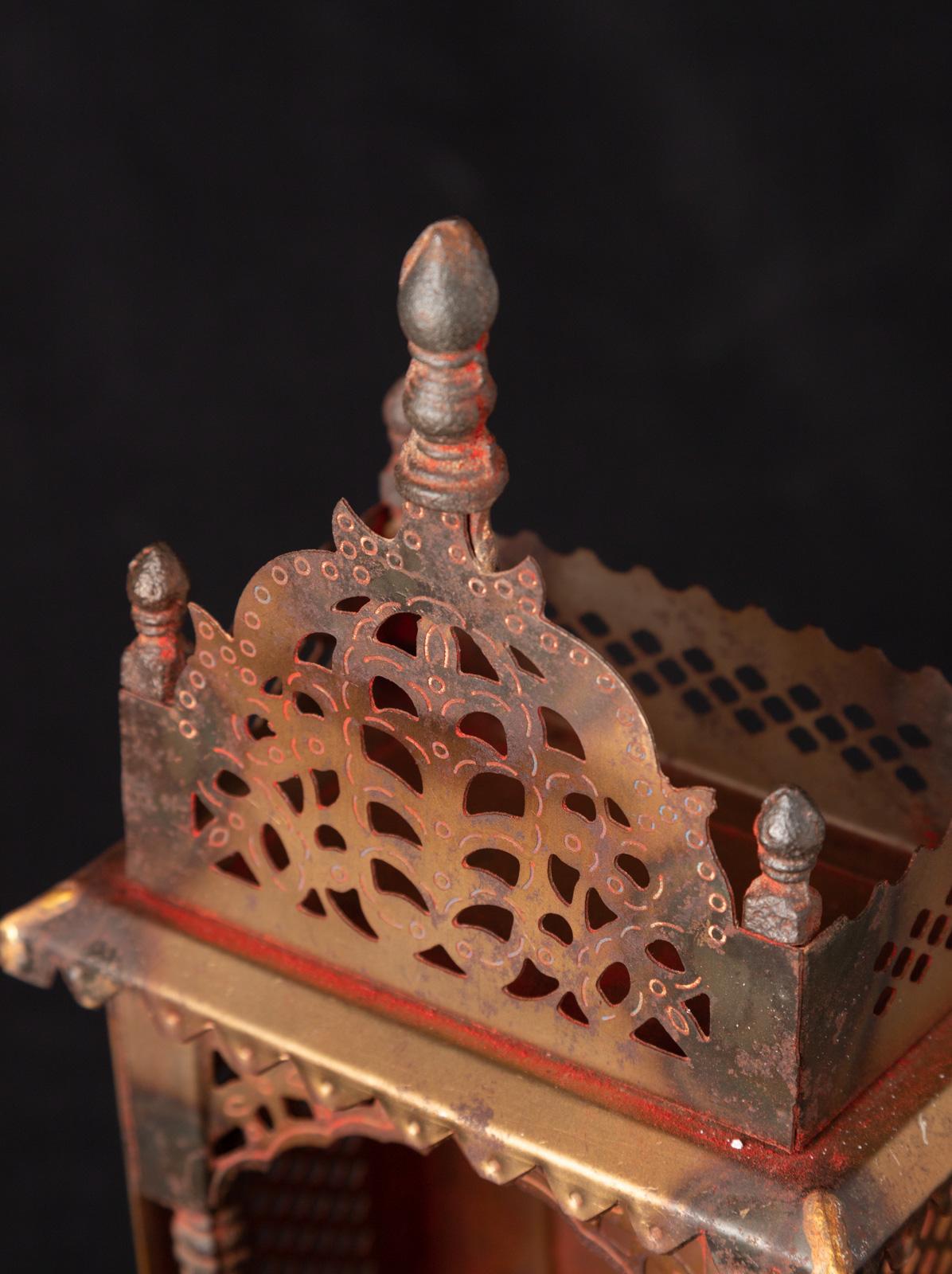 Shrine bouddhiste du début du 21e siècle en métal ancien du Népal en vente 5
