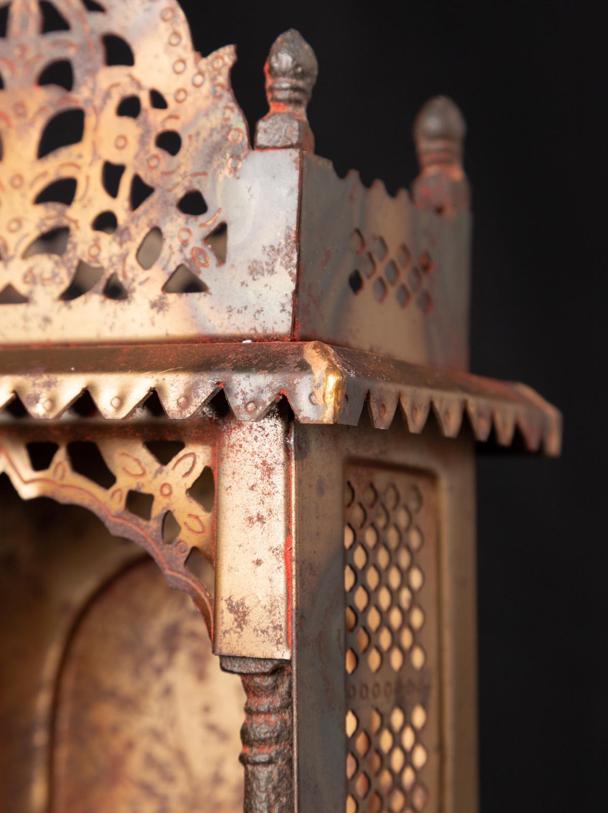 Shrine bouddhiste du début du 21e siècle en métal ancien du Népal en vente 8