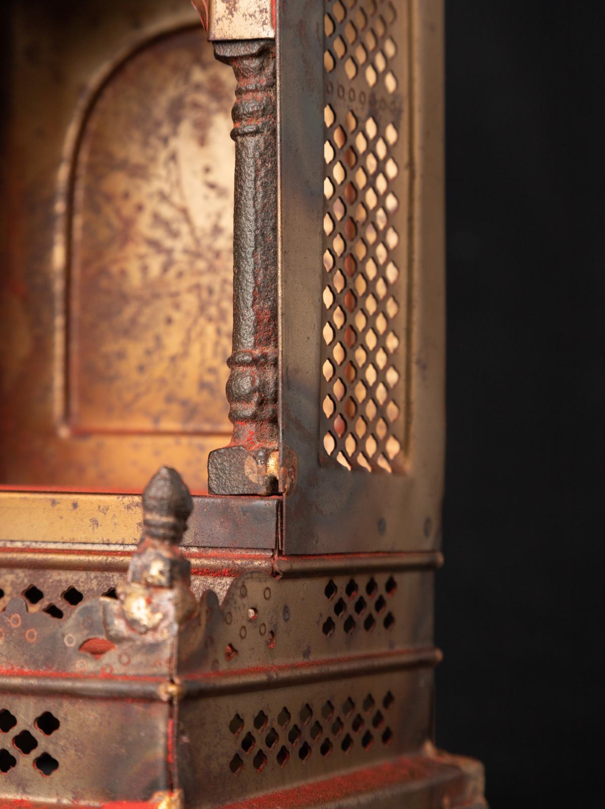 Shrine bouddhiste du début du 21e siècle en métal ancien du Népal en vente 9