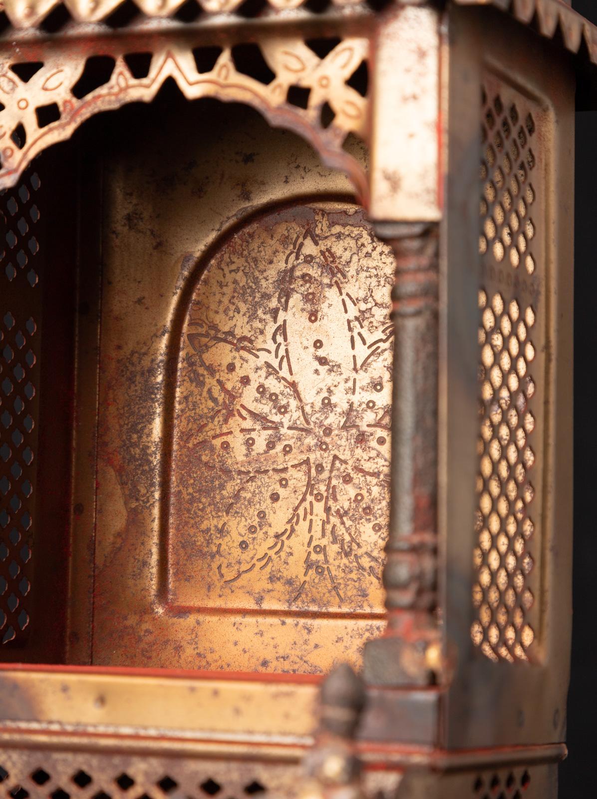 Shrine bouddhiste du début du 21e siècle en métal ancien du Népal en vente 10