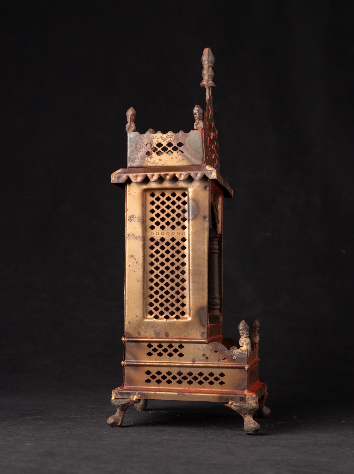 XXIe siècle et contemporain Shrine bouddhiste du début du 21e siècle en métal ancien du Népal en vente