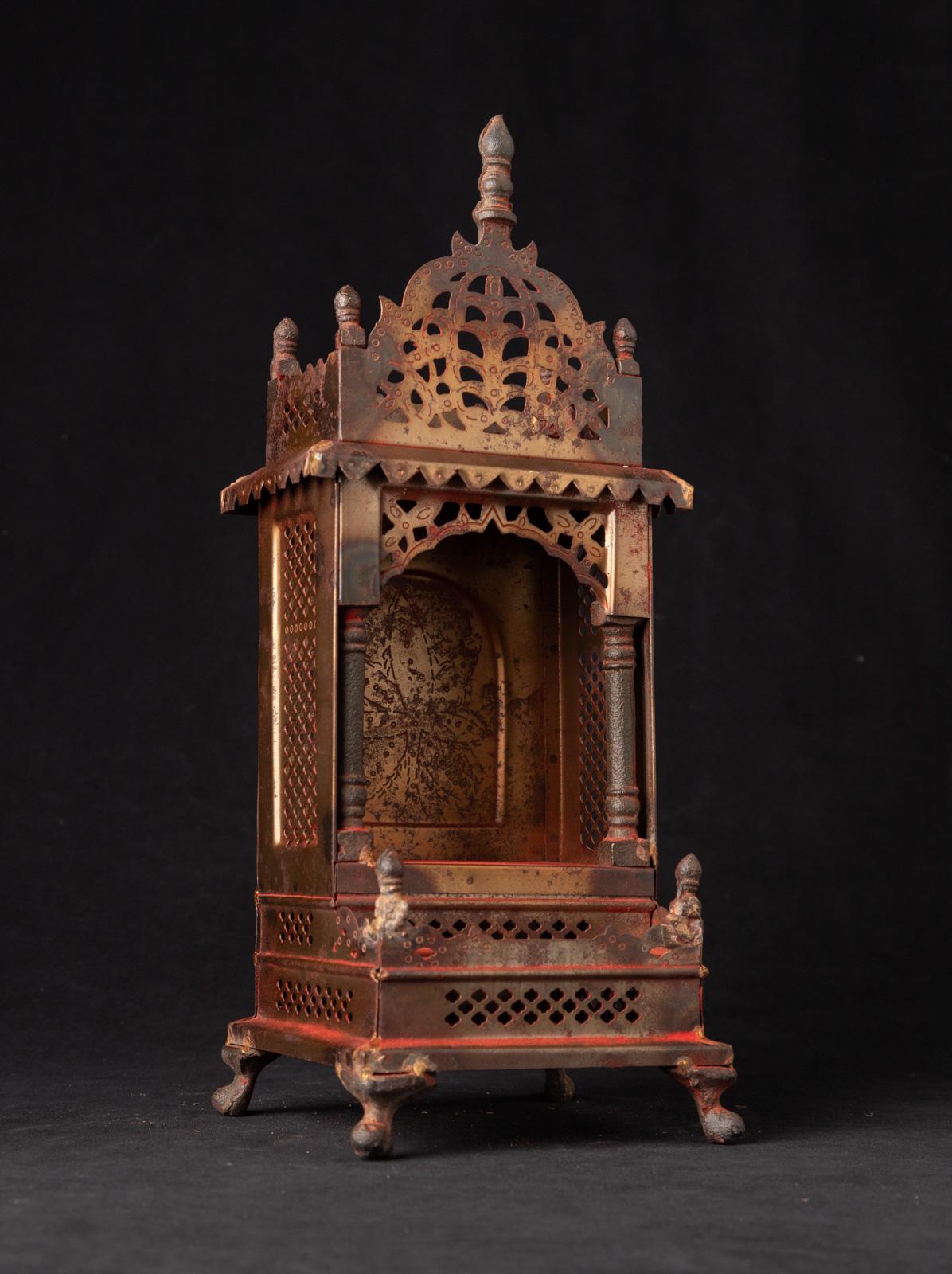 Métal Shrine bouddhiste du début du 21e siècle en métal ancien du Népal en vente