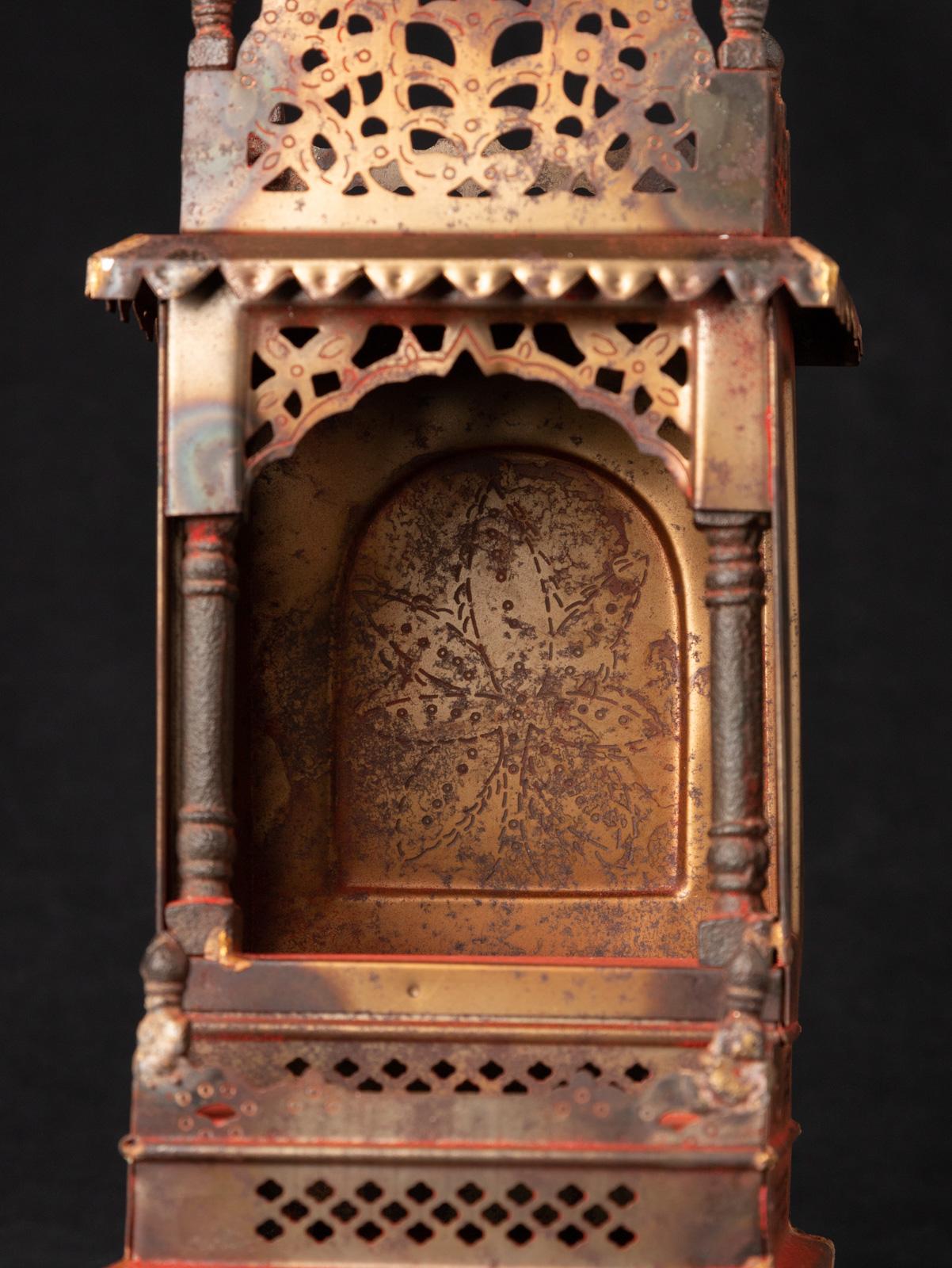 Shrine bouddhiste du début du 21e siècle en métal ancien du Népal en vente 2