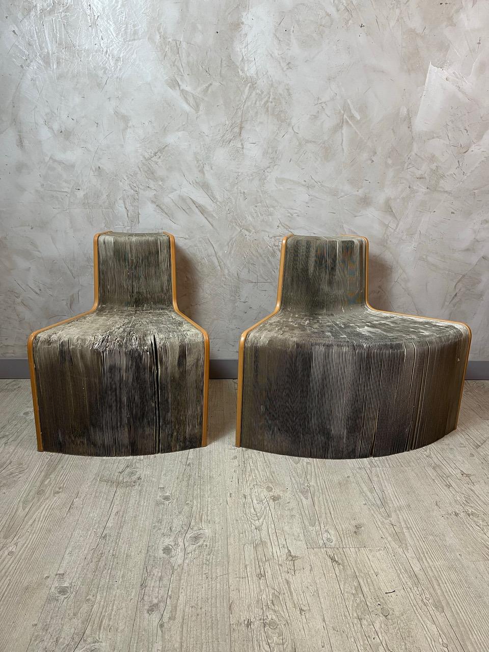 Add character to your interior with this set of two “Flexible Love” armchairs by Chishen Chiu, featuring a modern and original accordion-style design. Perfect for a living room, a relaxation space, a bedroom, or even a boutique/showroom.

These