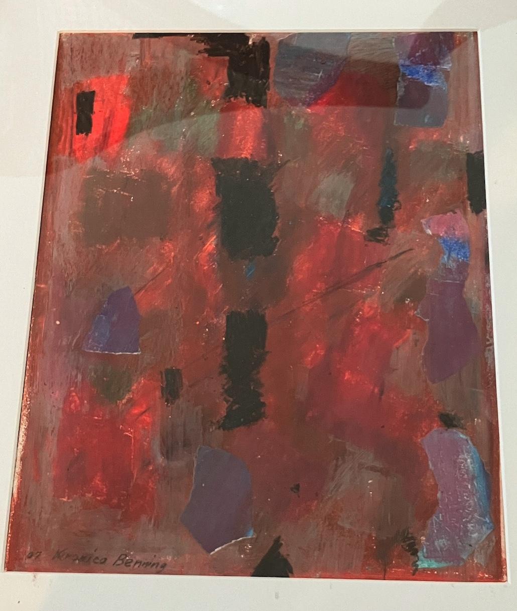 Rot-orangefarbene abstrakte Ölpastell- und Graphit-Multimediarbeit auf säurefreiem Papier mit geometrischen Abstraktionen. Signiert vom Künstler mit handschriftlichem Vermerk auf der Rückseite. Fertigstellung 2007. Gerahmt und mit Passepartout in