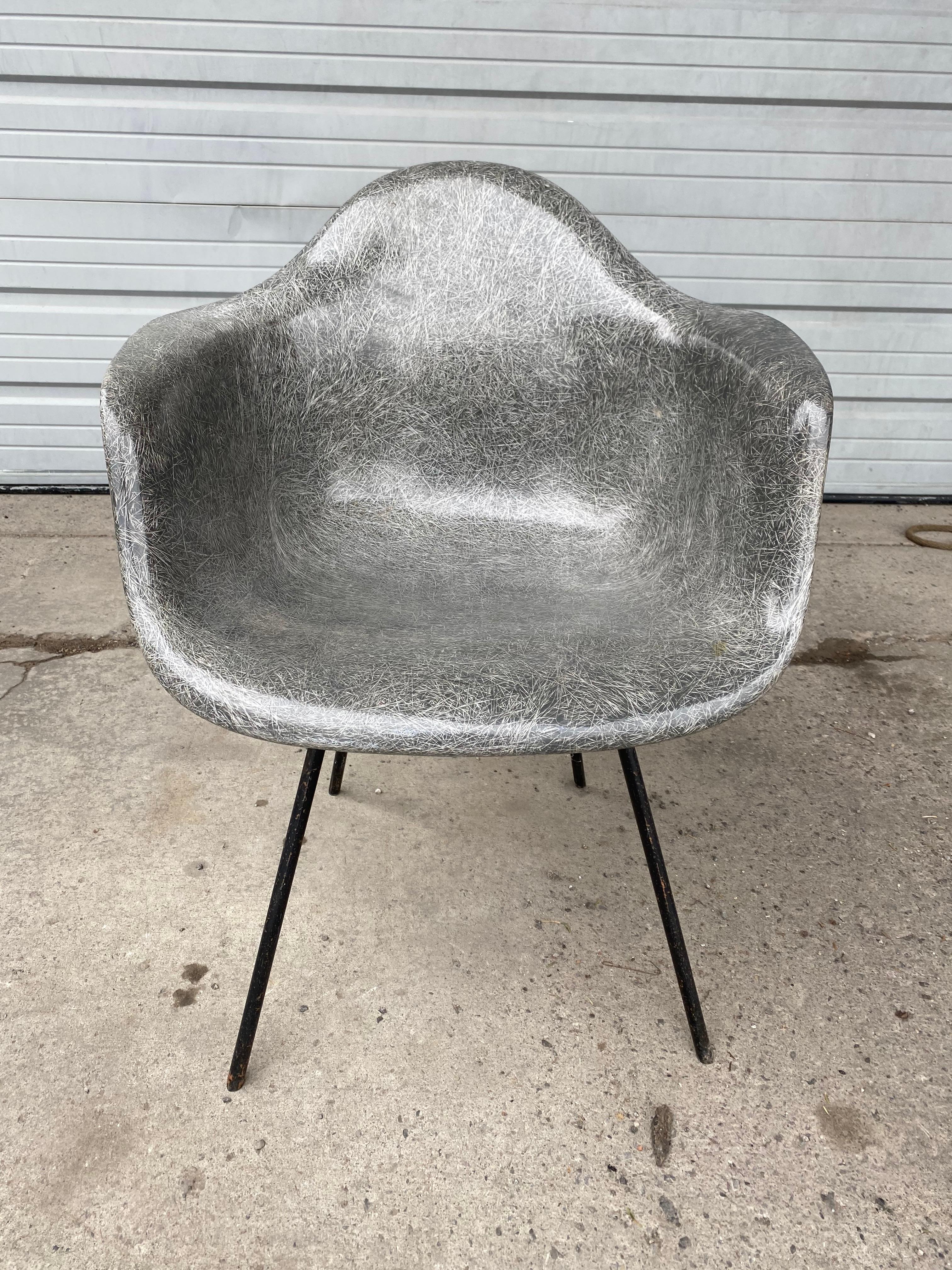 Mid-Century Modern Early 2nd Generation X Base Arm Shell Lounge Chair by Charles Eames For Sale