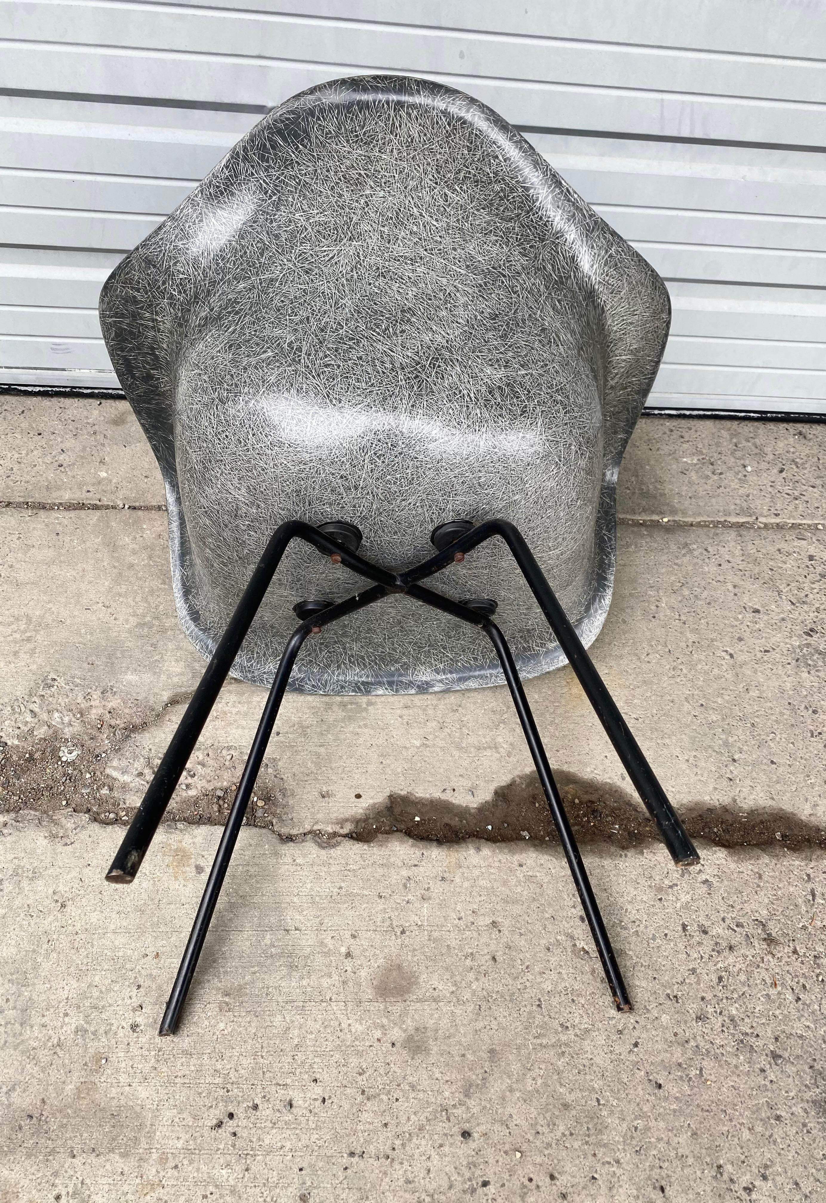 Early 2nd Generation X Base Arm Shell Lounge Chair by Charles Eames In Good Condition For Sale In Buffalo, NY