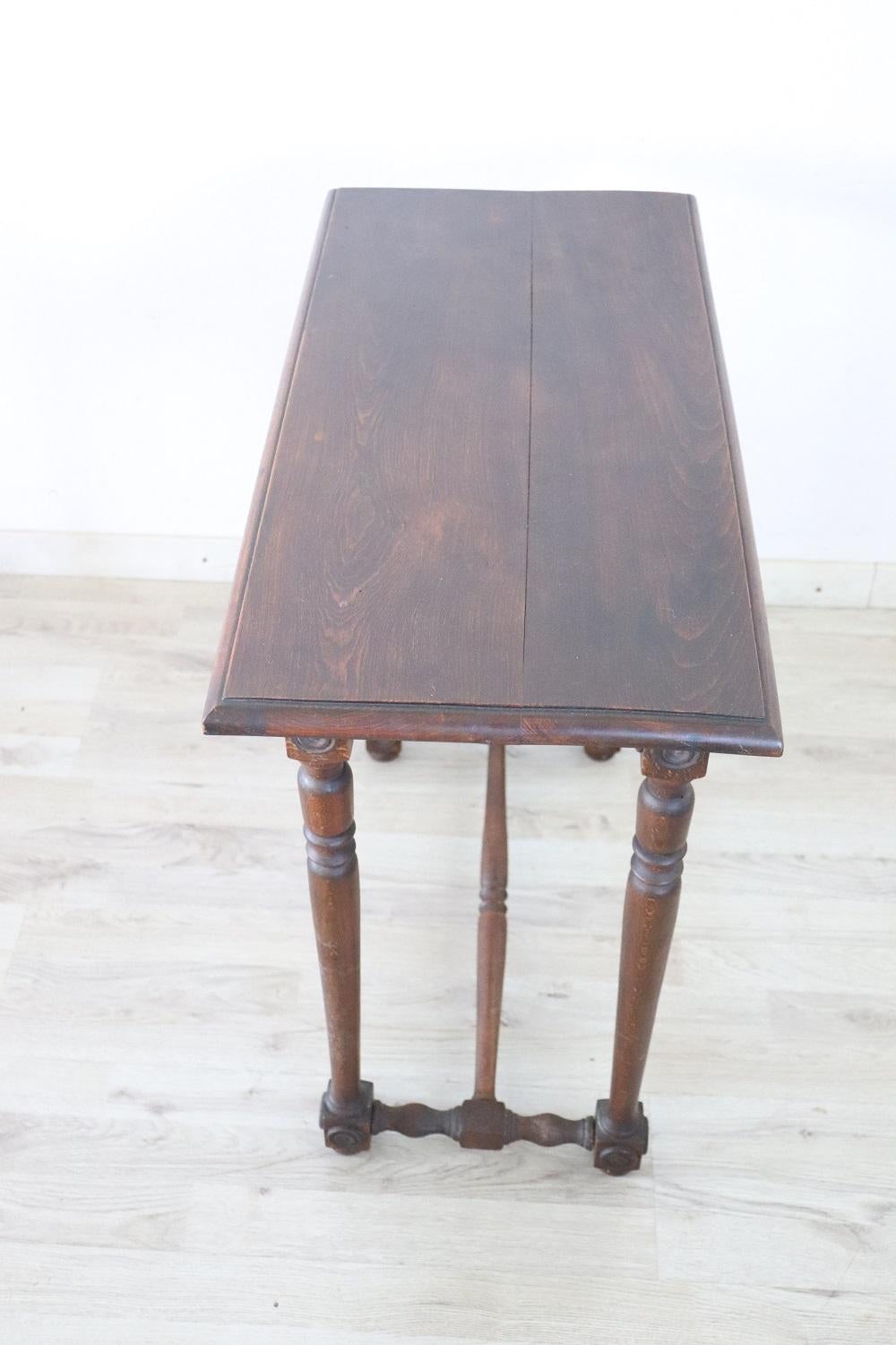 Early 20th Century Beech Wood Side Table In Good Condition For Sale In Casale Monferrato, IT