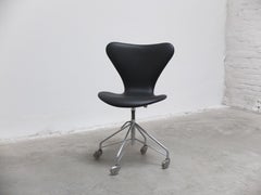 Early '3117' Swivel Chair in Leather by Arne Jacobsen for Fritz Hansen, 1971