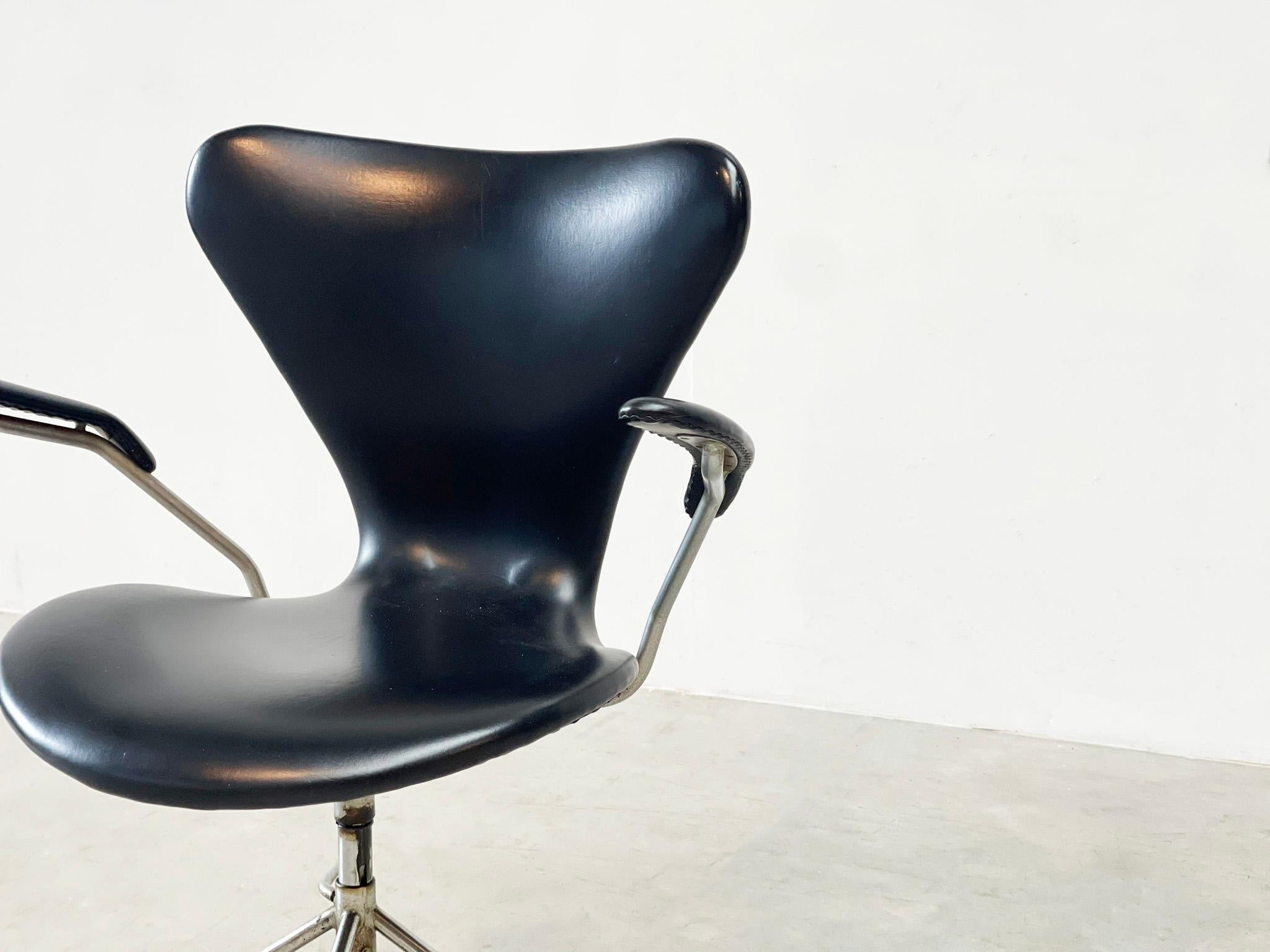 Métal Chaise de bureau du début 3217 d'Arne Jacobsen
