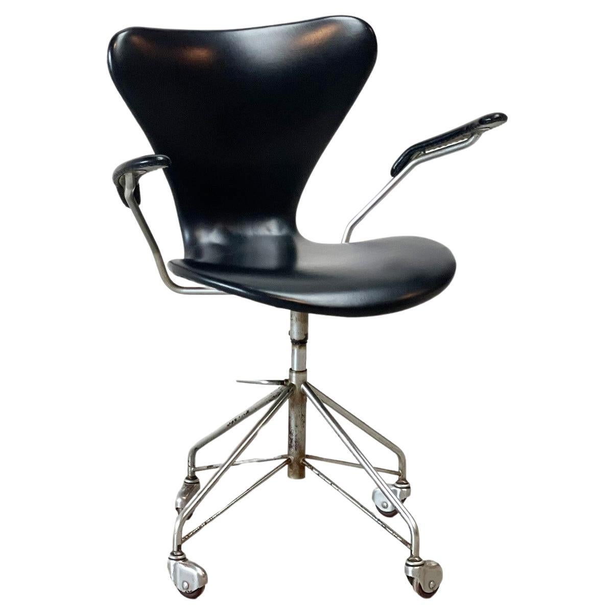 Chaise de bureau du début 3217 d'Arne Jacobsen