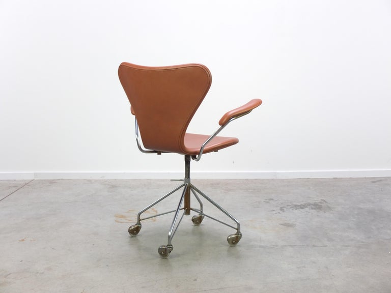 Early '3217' Swivel Desk Chair Arne Jacobsen for Fritz Hansen, 1955 3