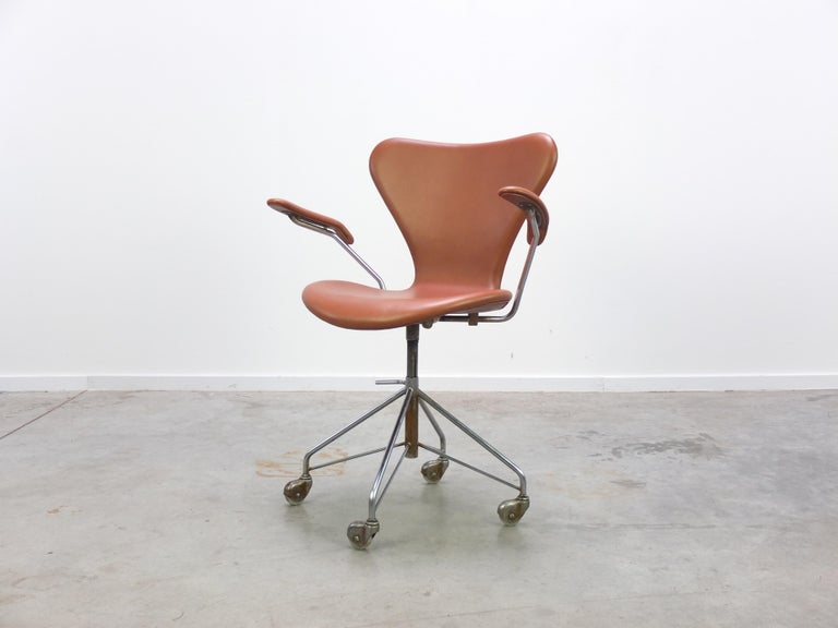 Early '3217' Swivel Desk Chair Arne Jacobsen for Fritz Hansen, 1955 6