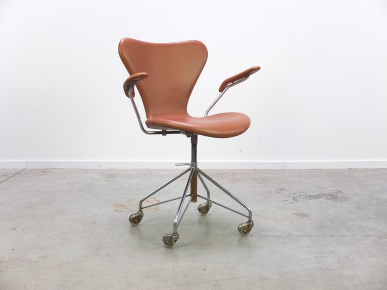 Scandinavian Modern Early '3217' Swivel Desk Chair Arne Jacobsen for Fritz Hansen, 1955