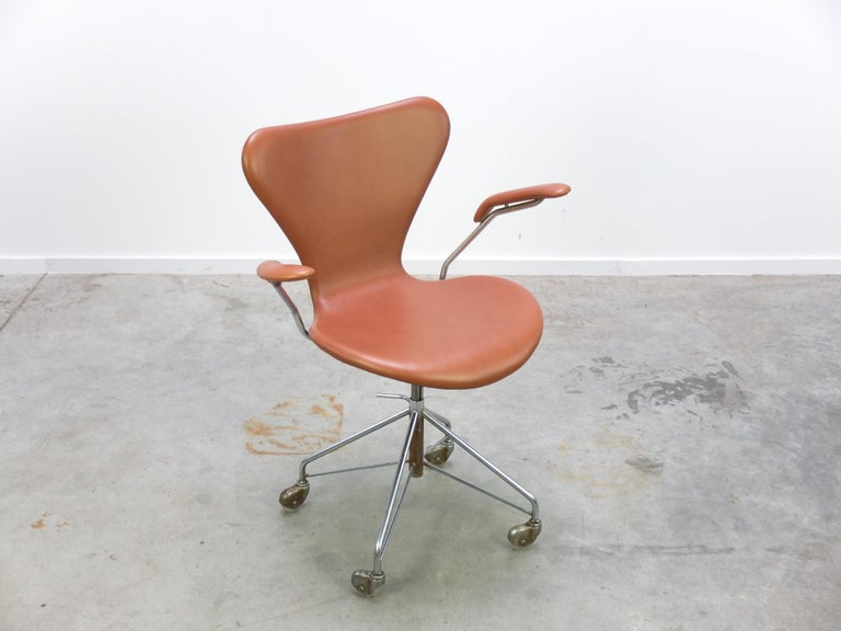 Danish Early '3217' Swivel Desk Chair Arne Jacobsen for Fritz Hansen, 1955