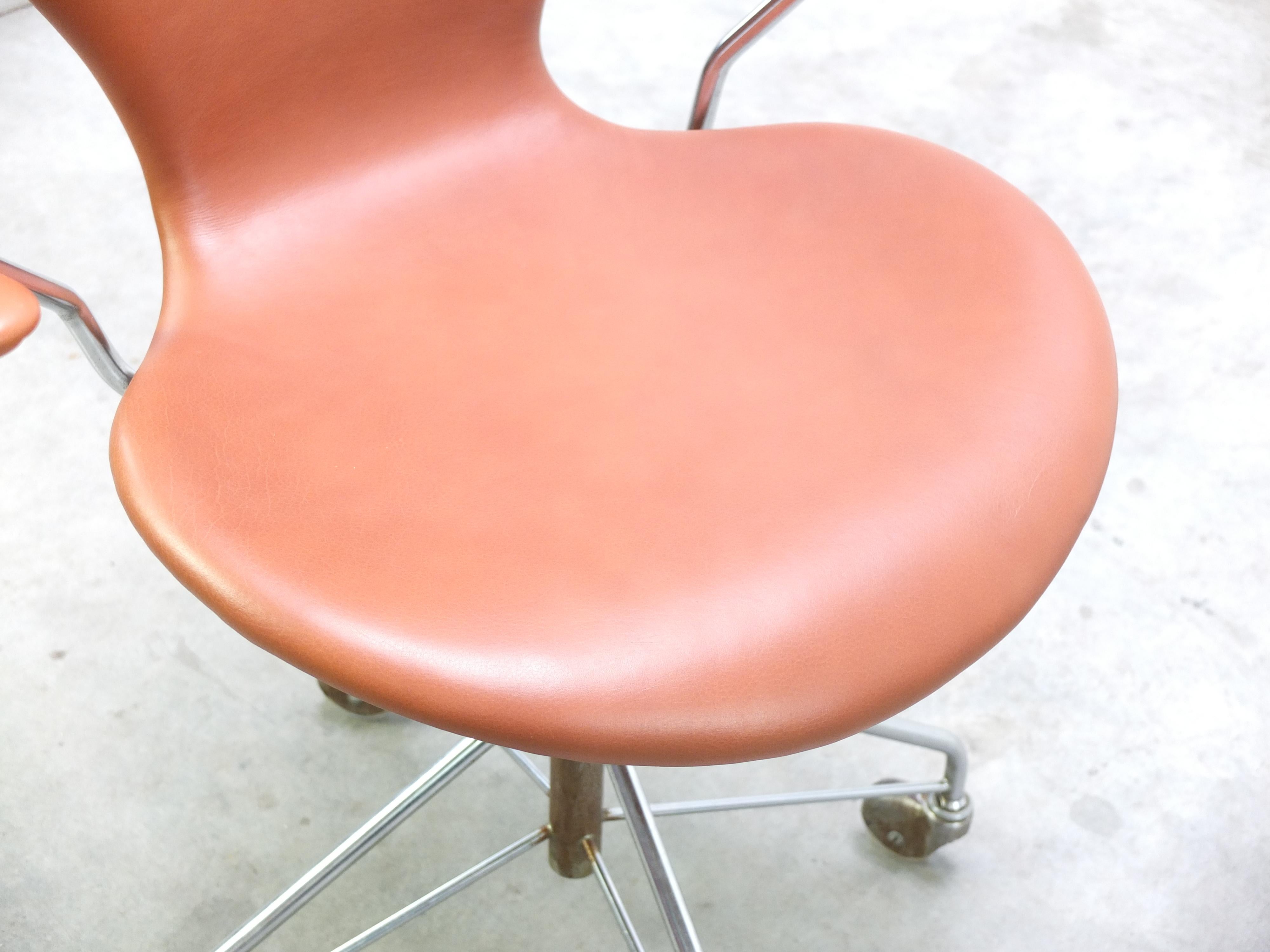 20th Century Early '3217' Swivel Desk Chair Arne Jacobsen for Fritz Hansen, 1955