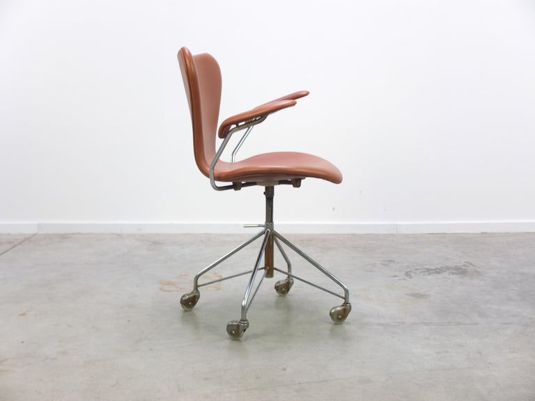 Metal Early '3217' Swivel Desk Chair Arne Jacobsen for Fritz Hansen, 1955