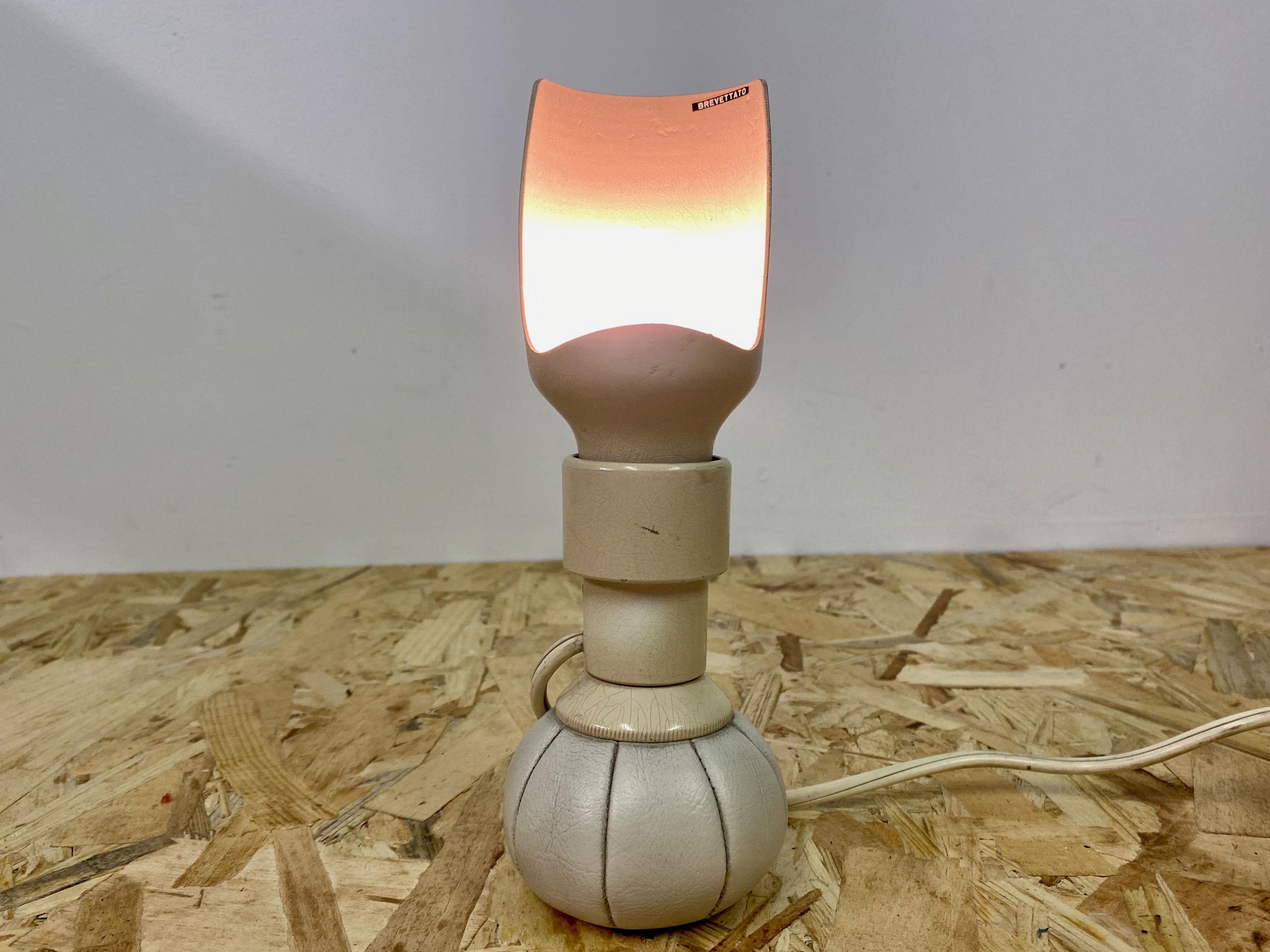 Early 600p Table Lamp by Gino Sarfatti for Arteluce For Sale 4