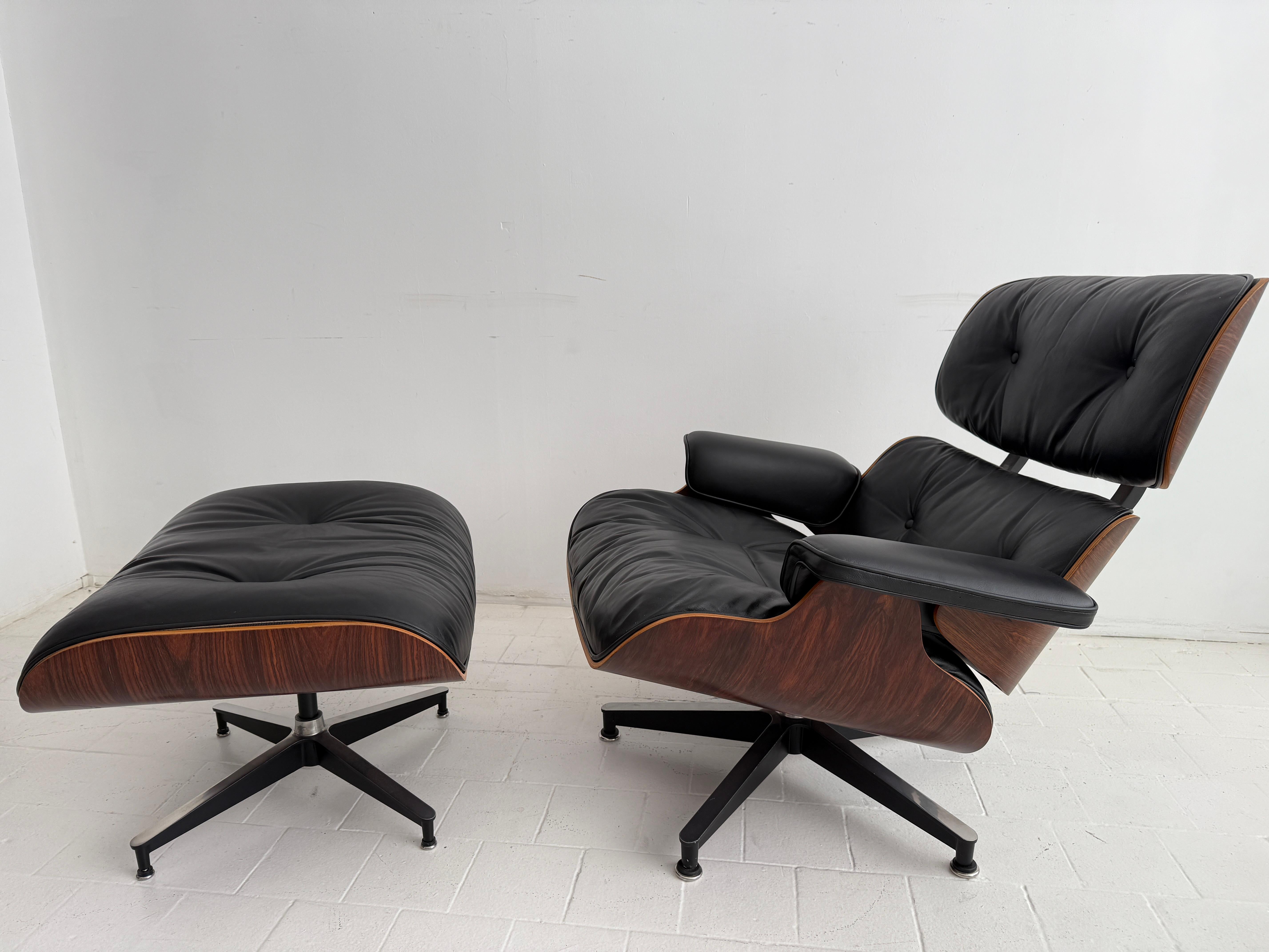 Herman Miller mid 70's Brazilian rosewood Eames lounge chair  670 671  in LONDON In Good Condition For Sale In London, GB
