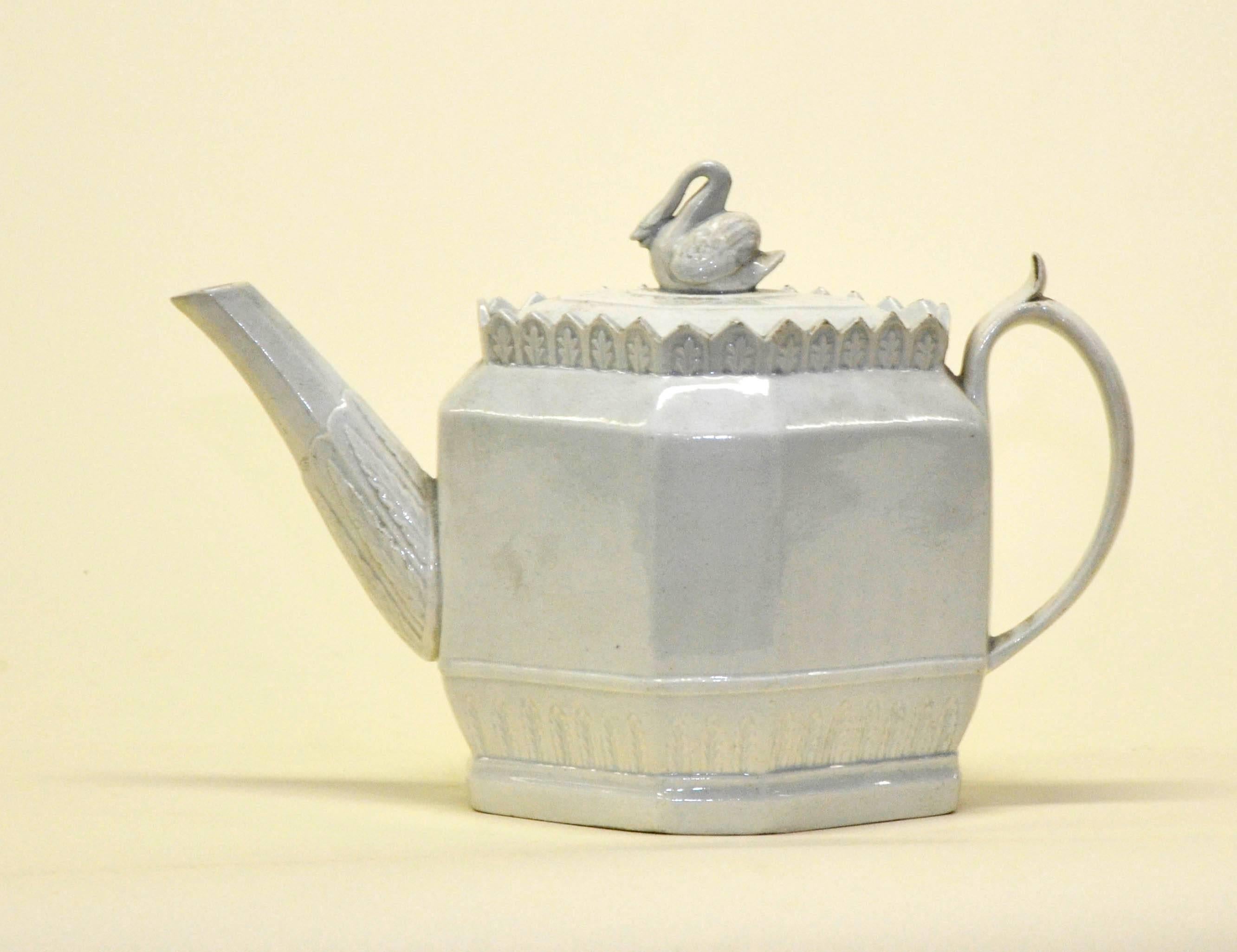 Early 1800 English Octagonal Lead-Glazed Earthenware Teapot with Swan Finial For Sale 1