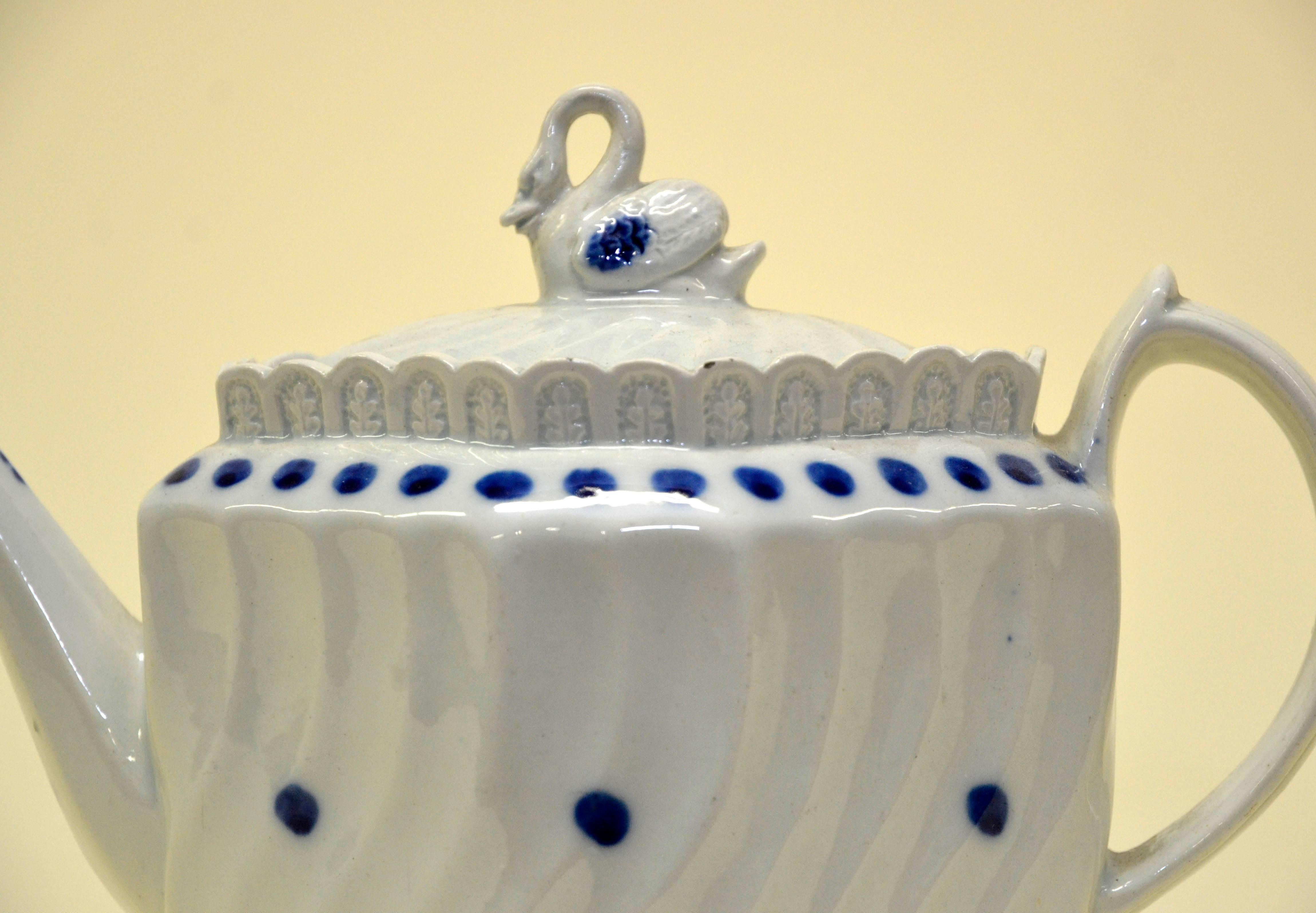 Early 1800 English Octagonal Lead-Glazed Earthenware Teapot with Swan Finial For Sale 3