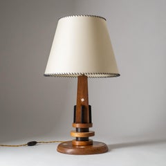 Lampe de bureau Early Adnet, circa 1925, chêne, abat-jour en parchemin