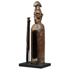 Tambour à fente en bois Yaka avec gâchette:: RDC Congo Fine Face