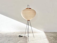 Early Akari floor lamp 10a designed by Isamu Noguchi for Ozeki Ltd.