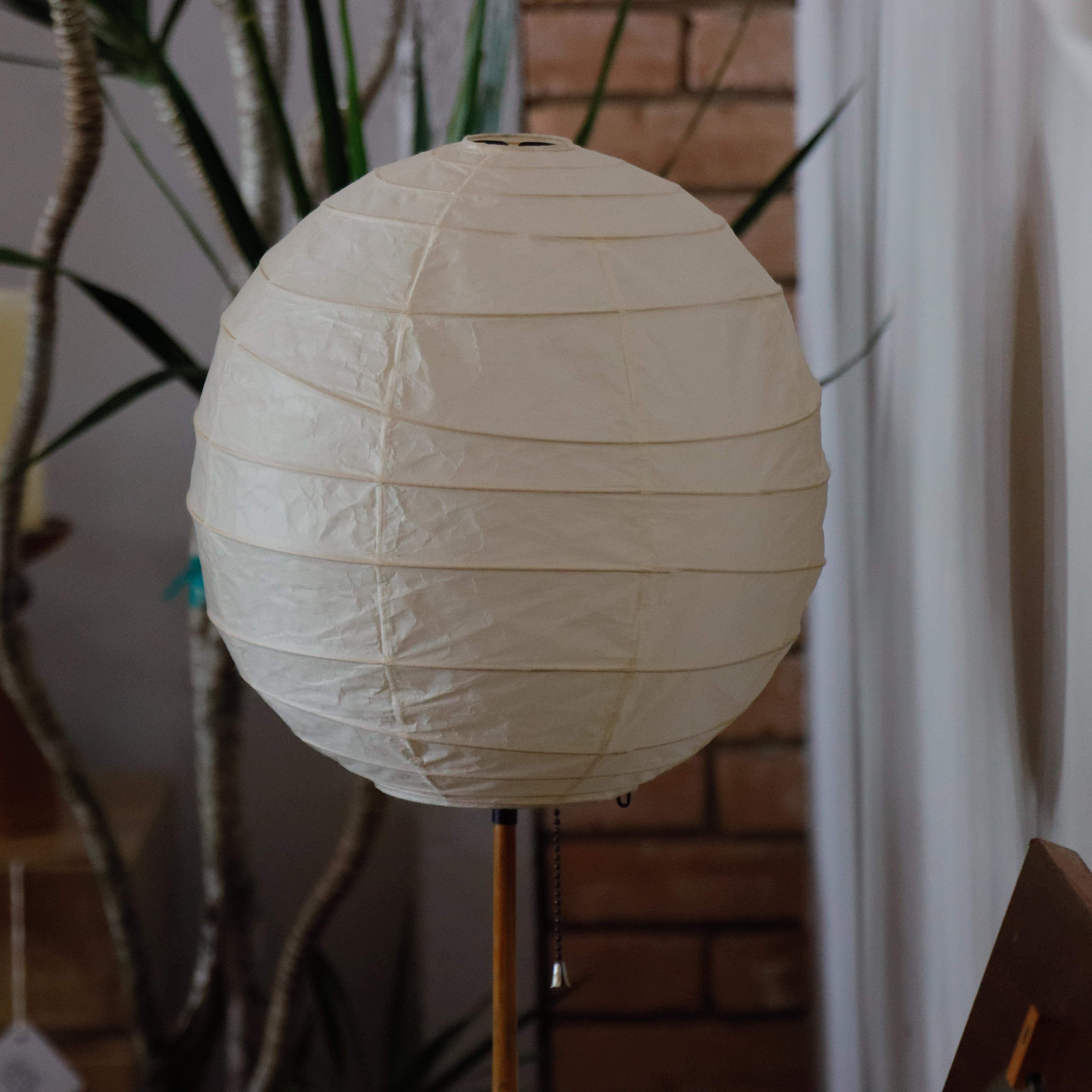 Lámpara Akari temprana de Isamu Noguchi, bambú, papel washi en venta 3