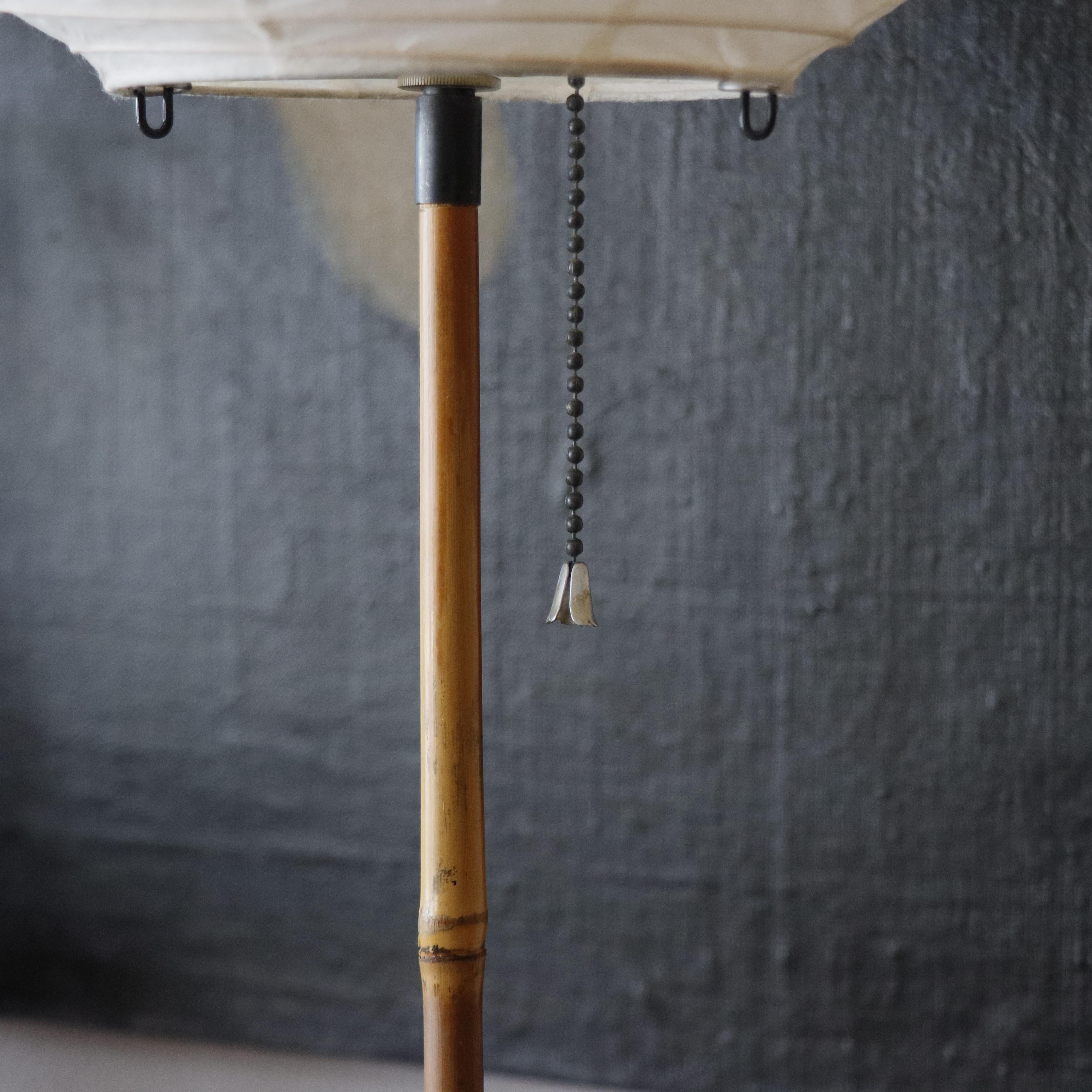 Lámpara Akari temprana de Isamu Noguchi, bambú, papel washi Acero de corte en venta