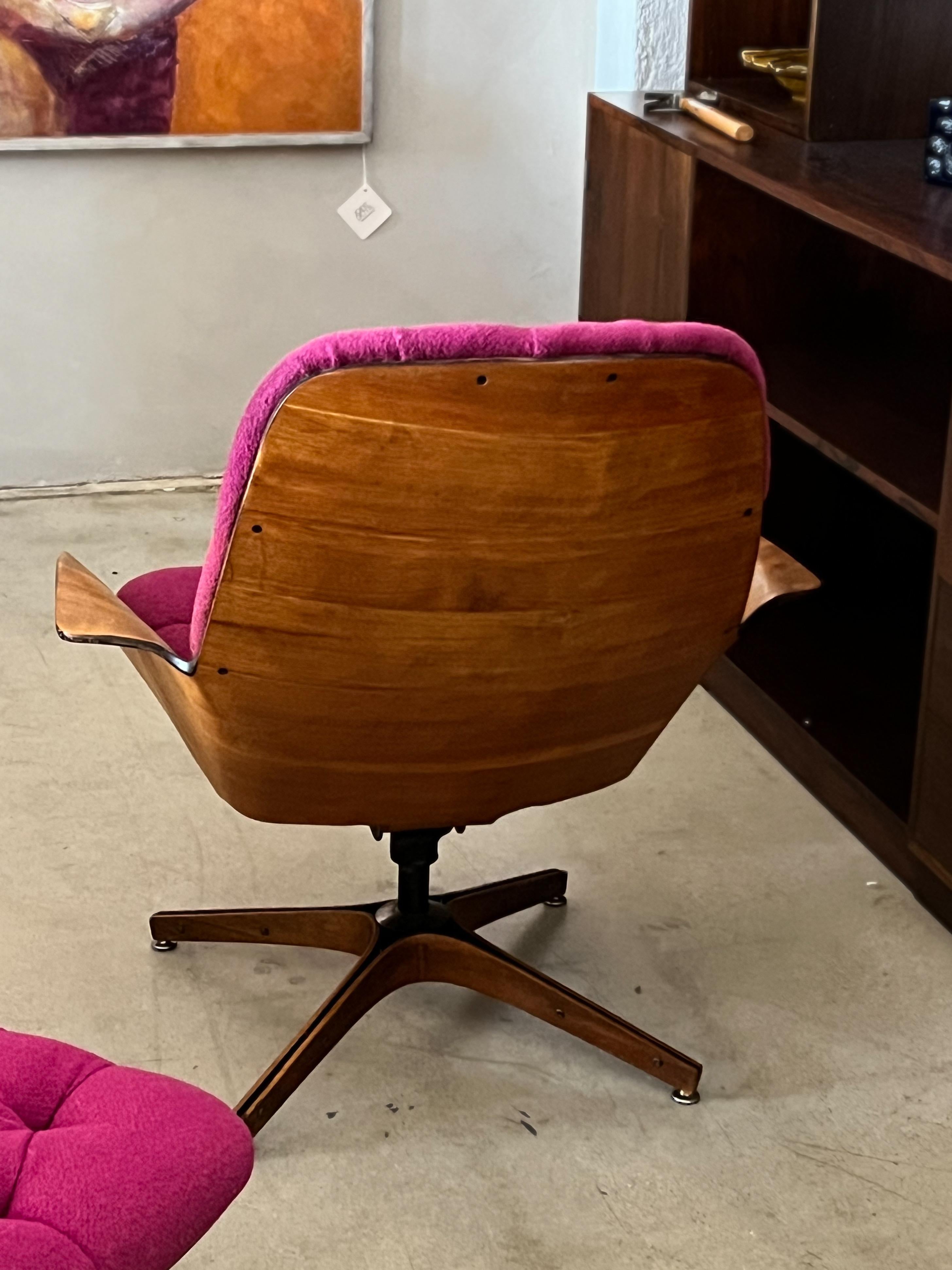 Early All Original “Mrs. Chair” by George Mulhauser for Plycraft In Good Condition In Round Rock, TX