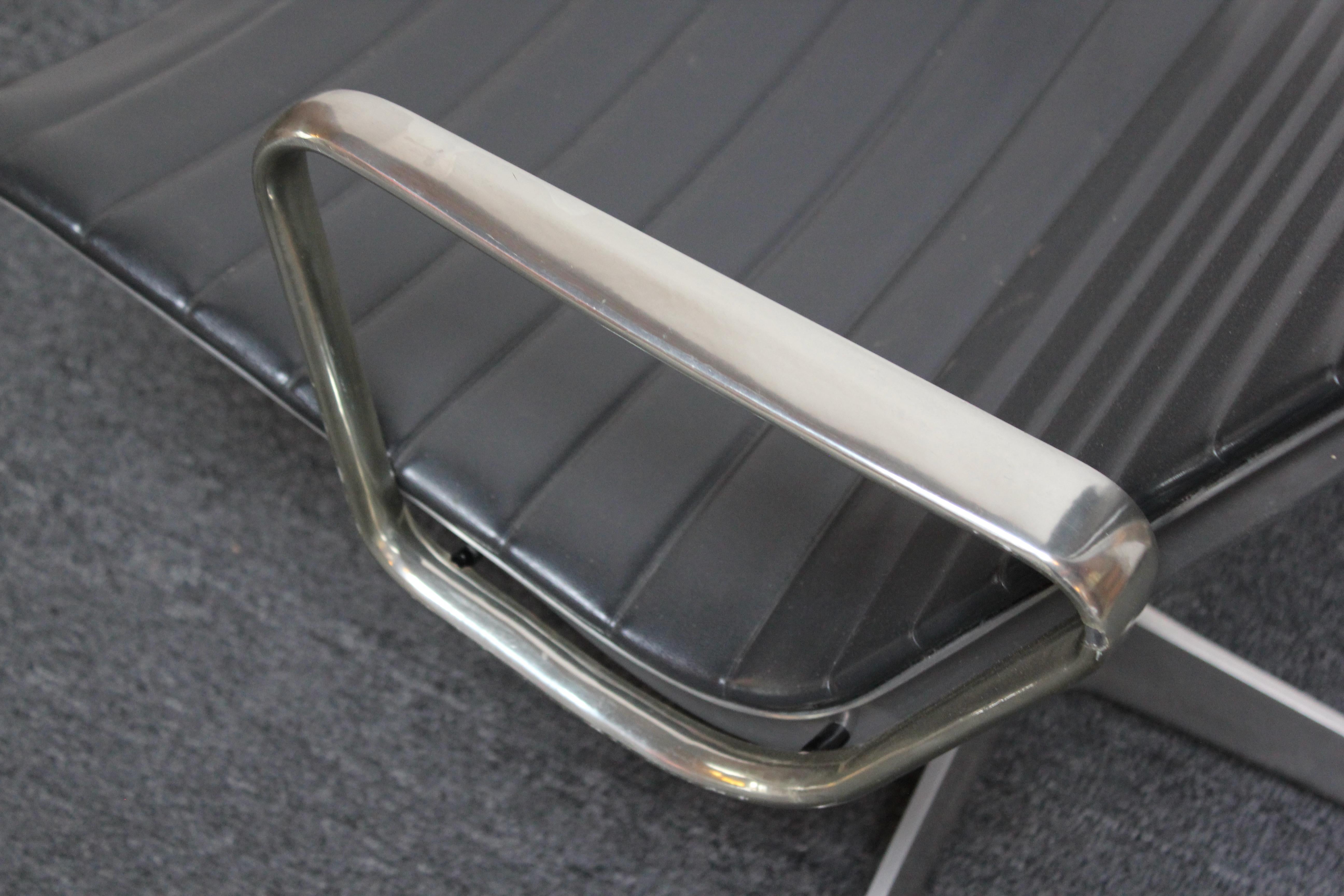 Early Aluminum Group Chair by Charles and Ray Eames for Herman Miller 7