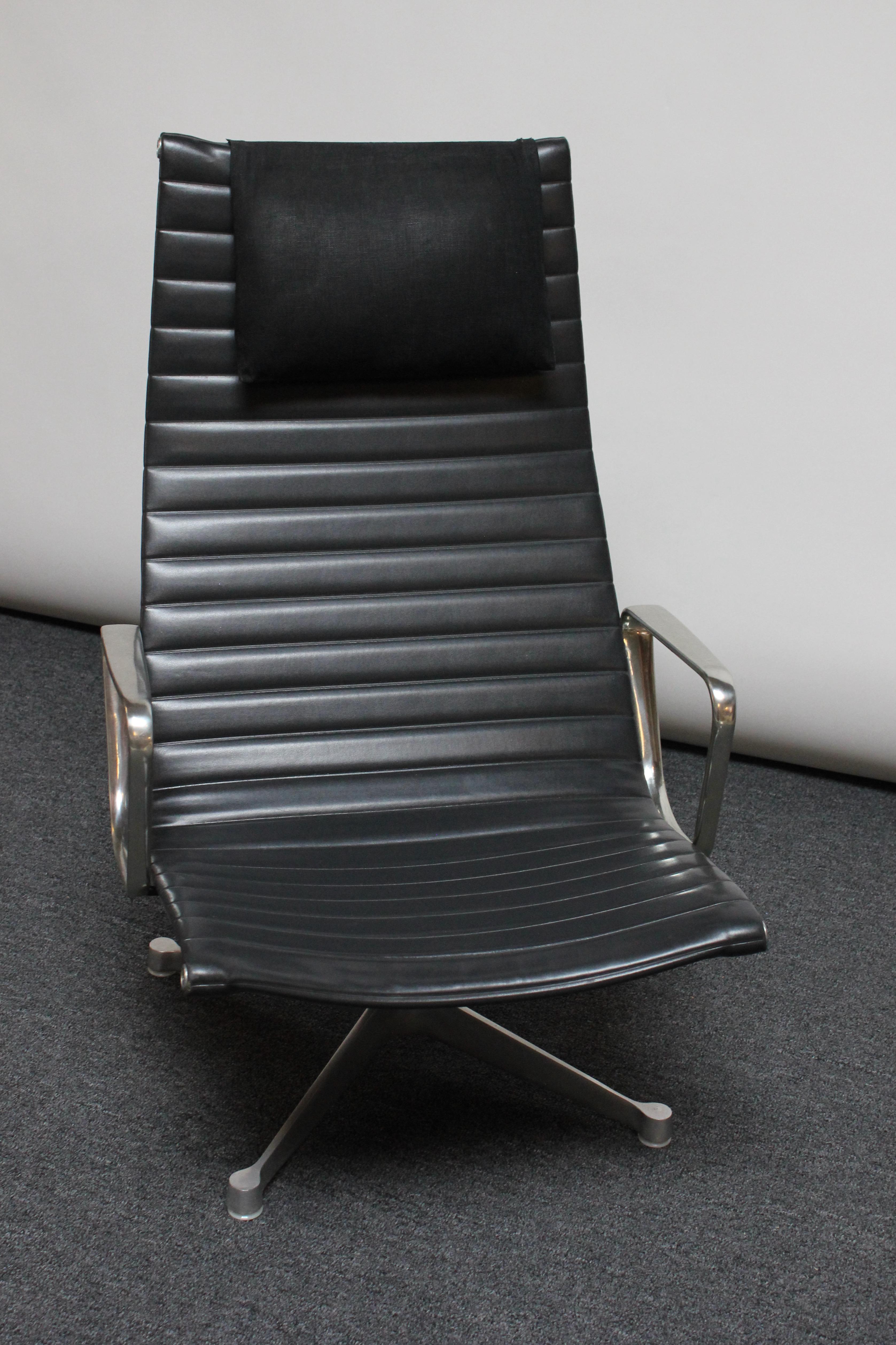 Mid-Century Modern Early Aluminum Group Chair by Charles and Ray Eames for Herman Miller