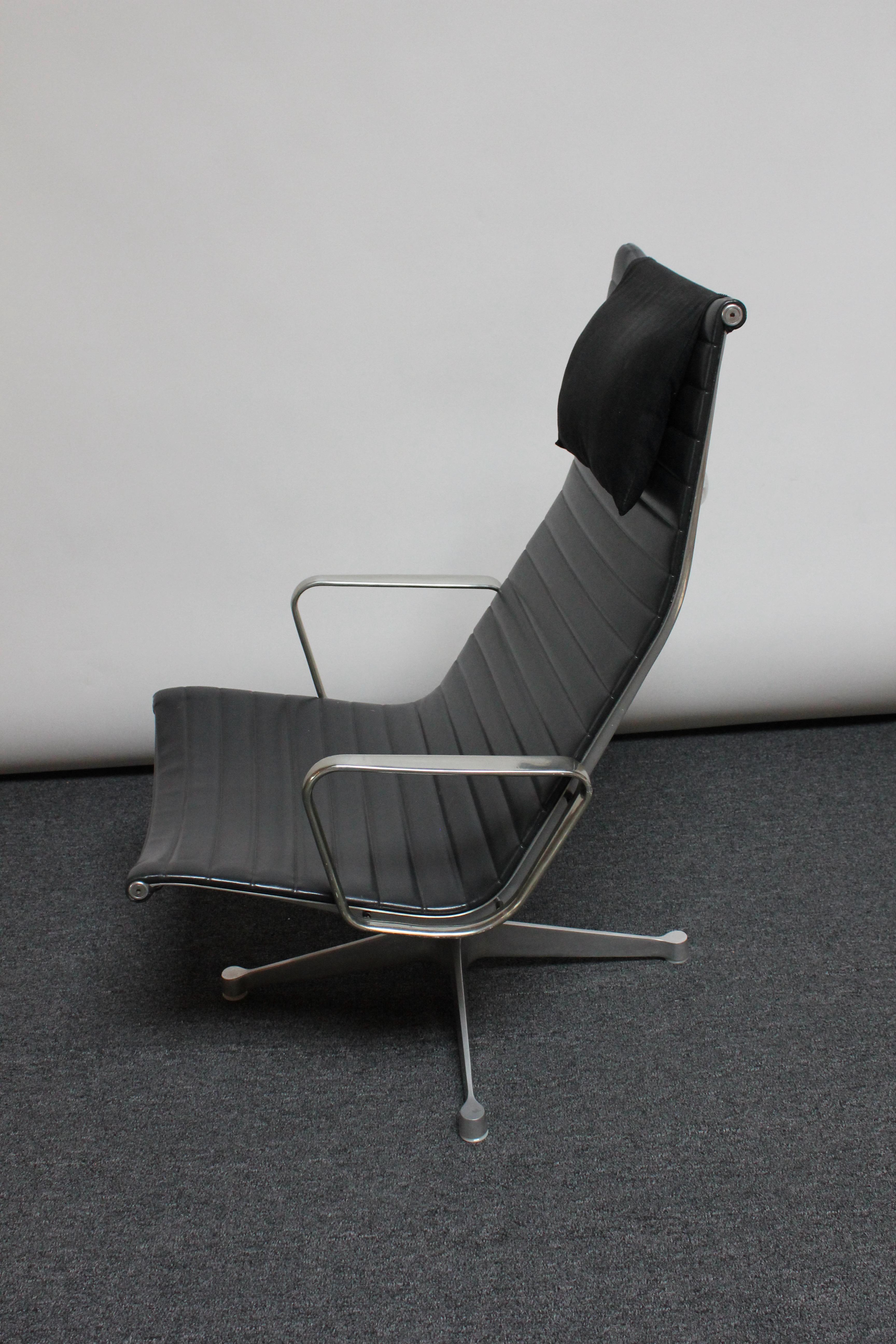 Early Aluminum Group Chair by Charles and Ray Eames for Herman Miller 1