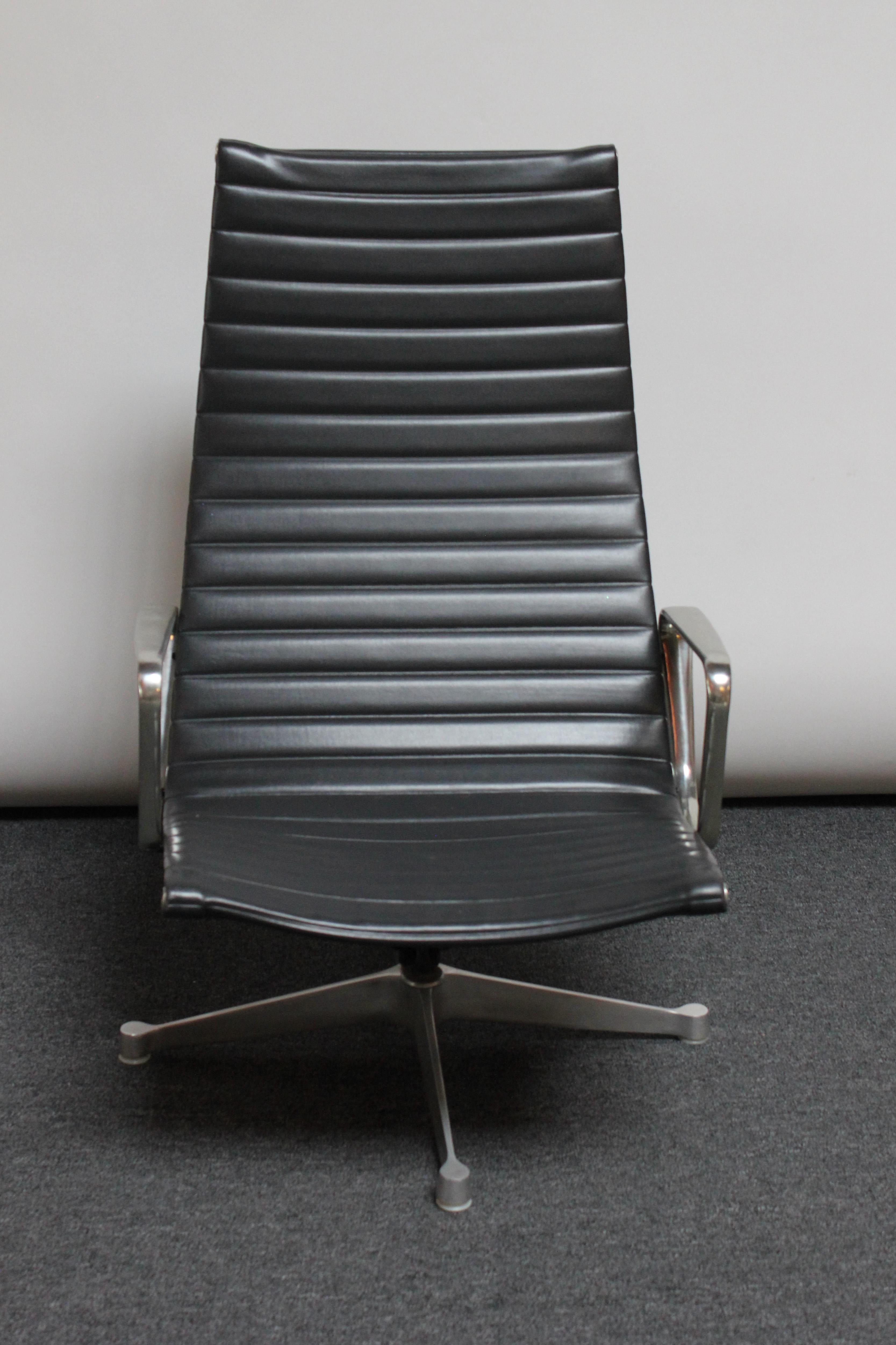 Early Aluminum Group Chair by Charles and Ray Eames for Herman Miller 3