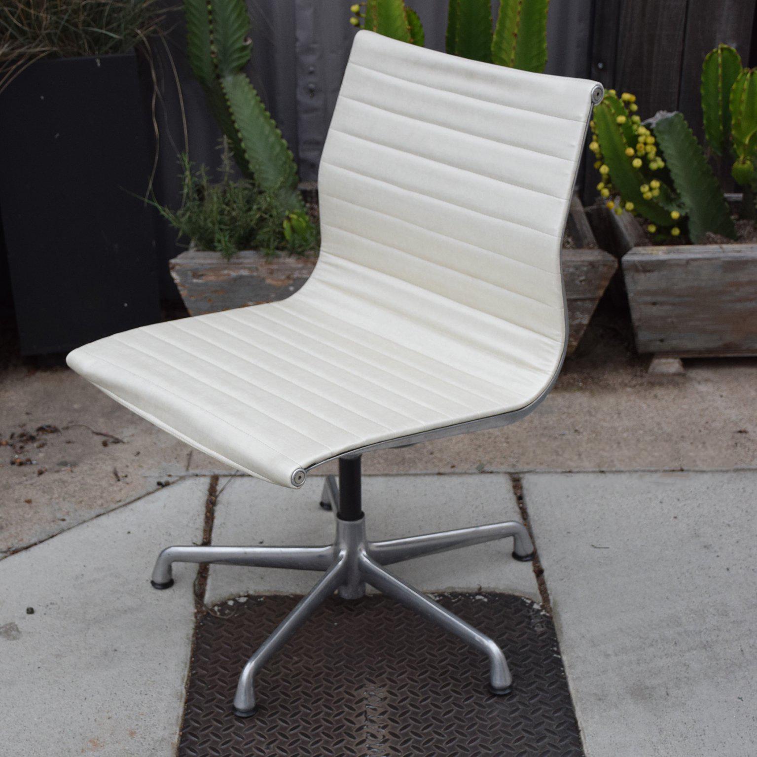 Early Aluminum Group Herman Miller Eames Chairs with Five-Star Base 4