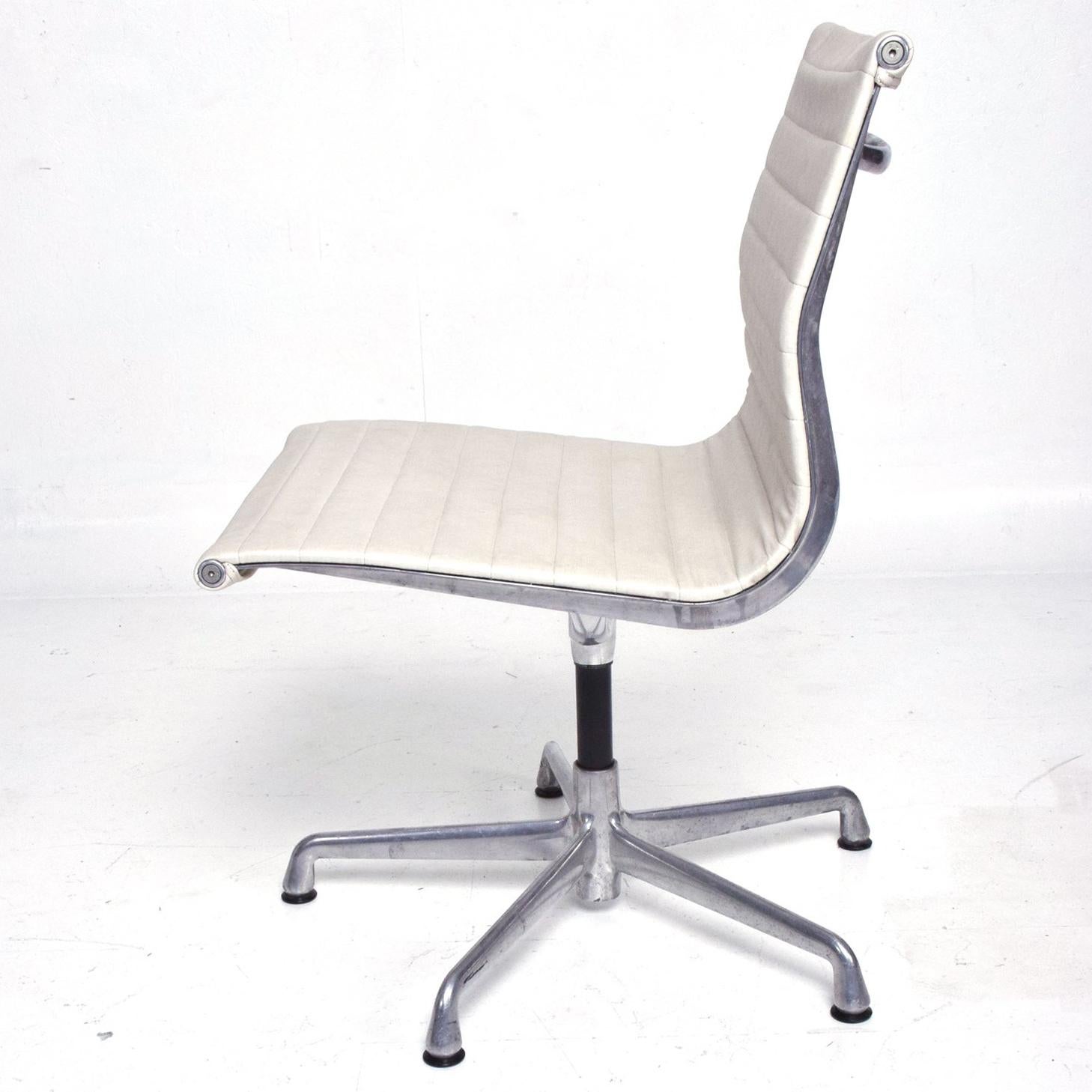 American Early Aluminum Group Herman Miller Eames Chairs with Five-Star Base
