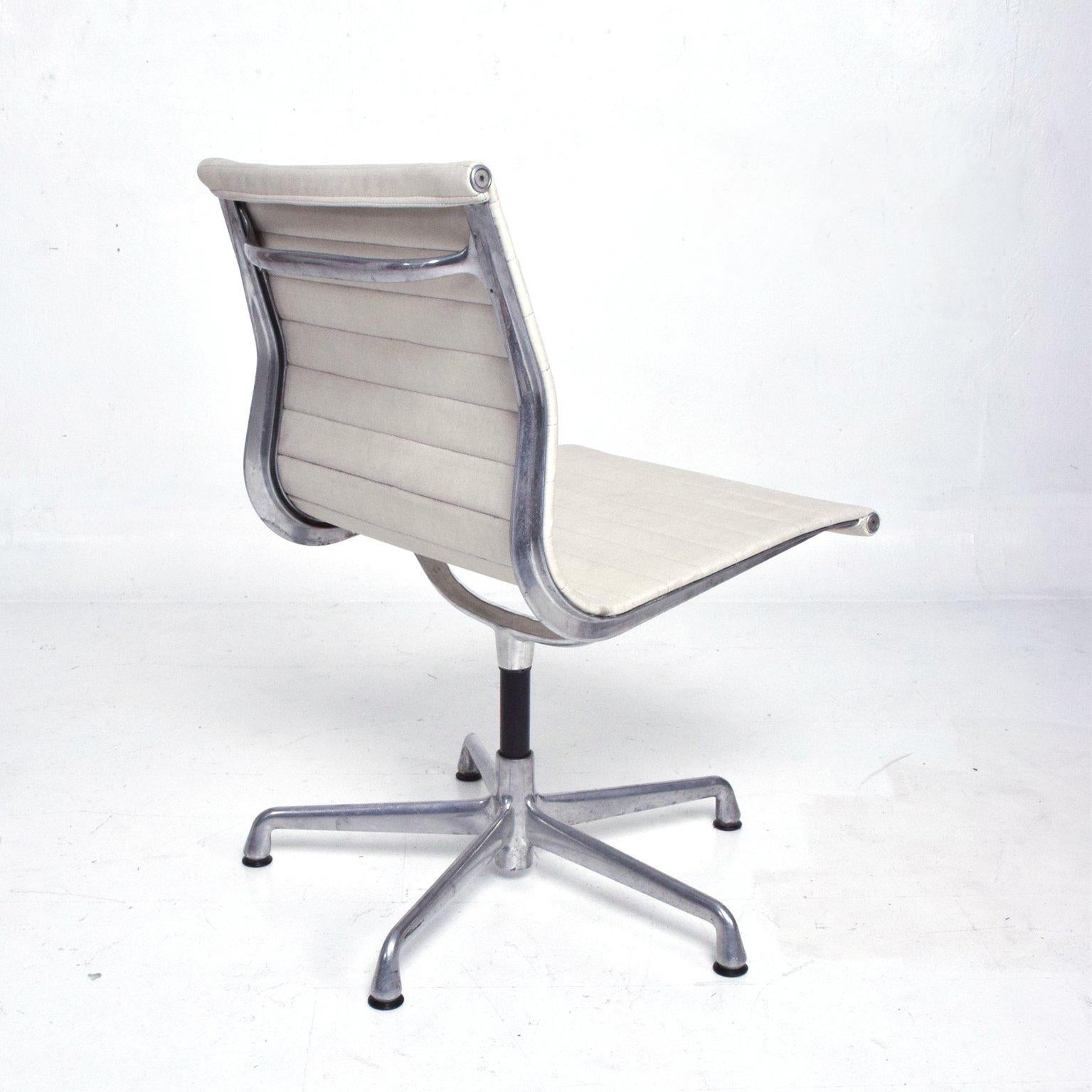 Mid-20th Century Early Aluminum Group Herman Miller Eames Chairs with Five-Star Base
