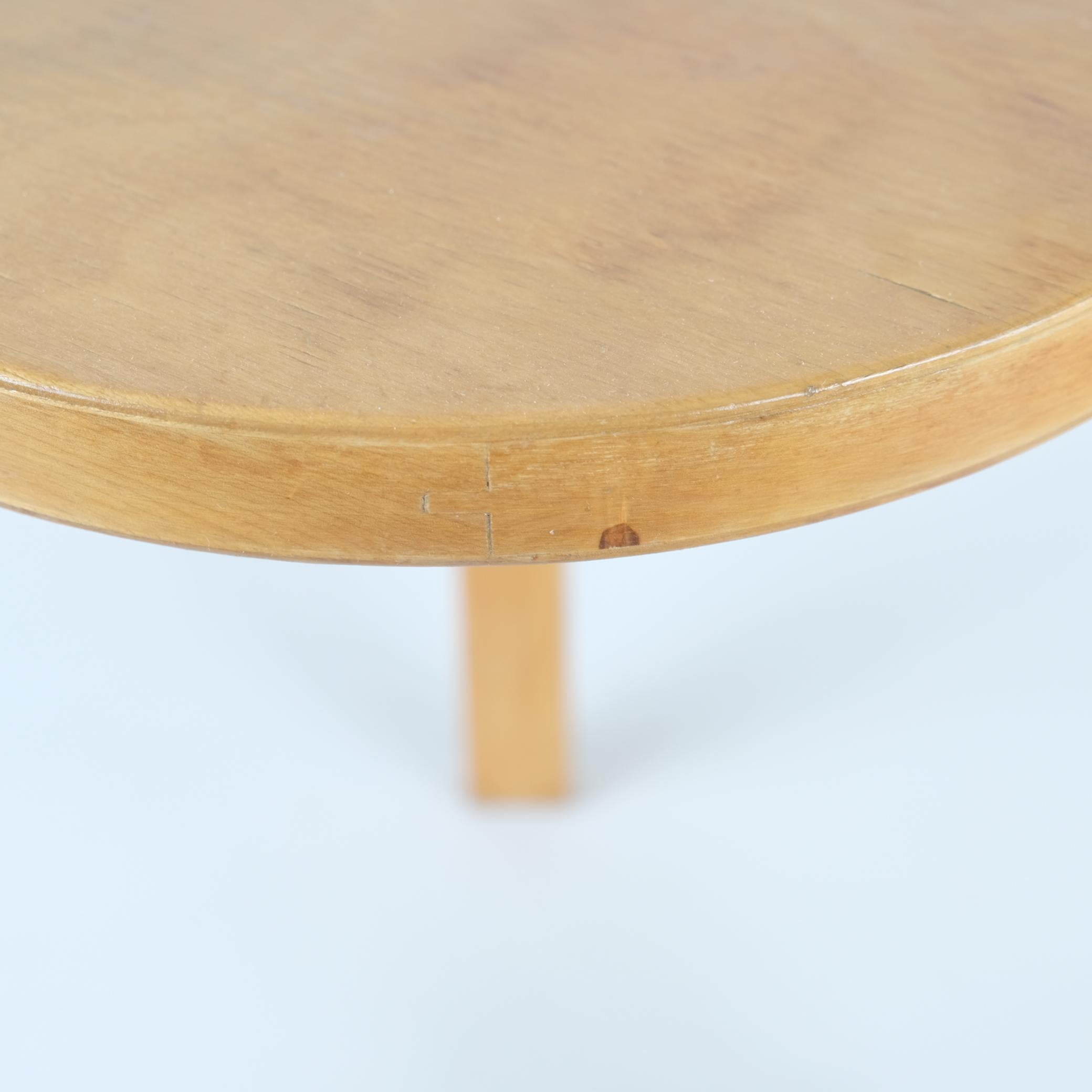 Finnish Early Alvar Aalto 3-legged Stool Model 60 In Birch, Artek 1930s For Sale