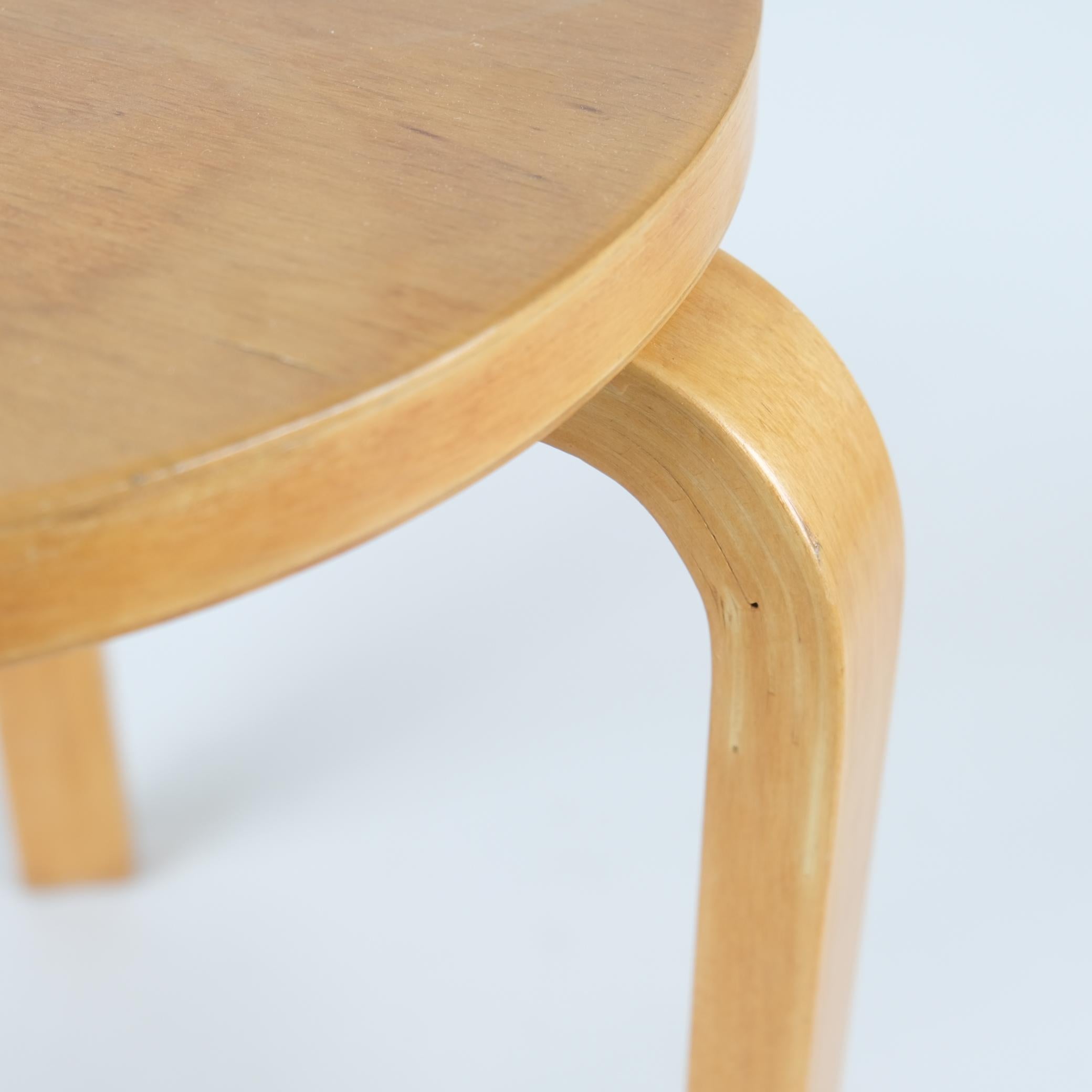Early Alvar Aalto 3-legged Stool Model 60 In Birch, Artek 1930s In Good Condition For Sale In Helsinki, FI