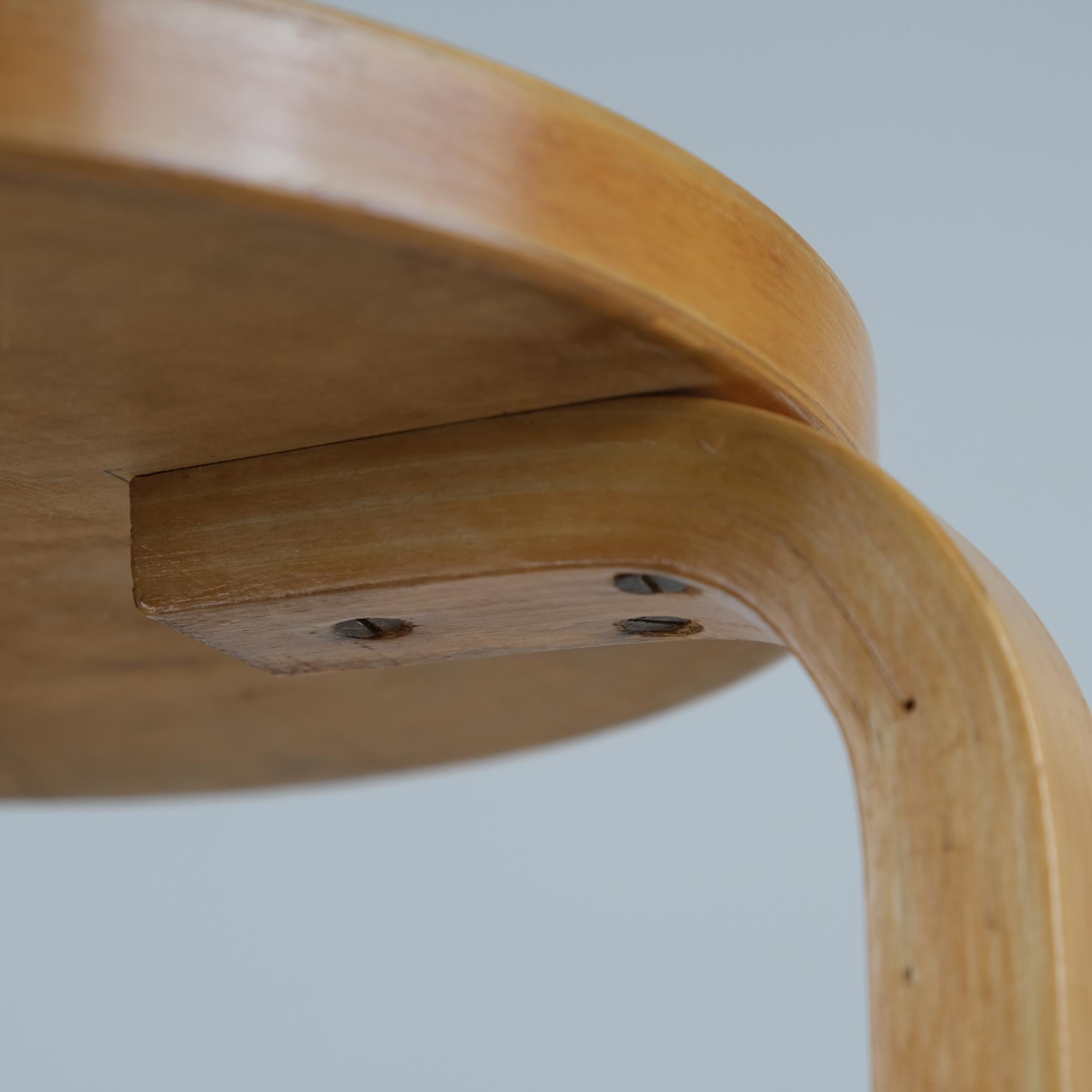 Early Alvar Aalto 3-legged Stool Model 60 In Birch, Artek 1930s For Sale 2