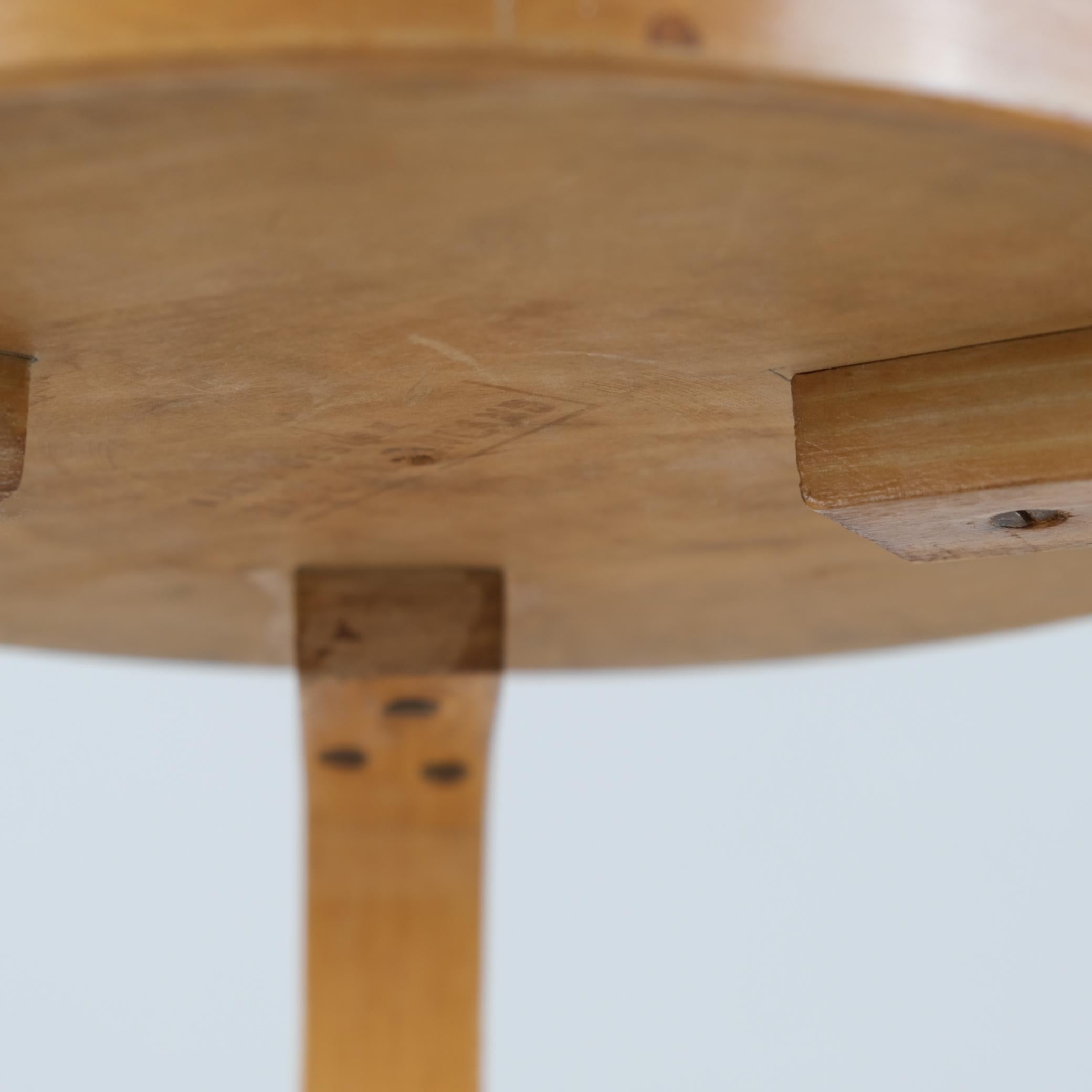 Early Alvar Aalto 3-legged Stool Model 60 In Birch, Artek 1930s For Sale 3