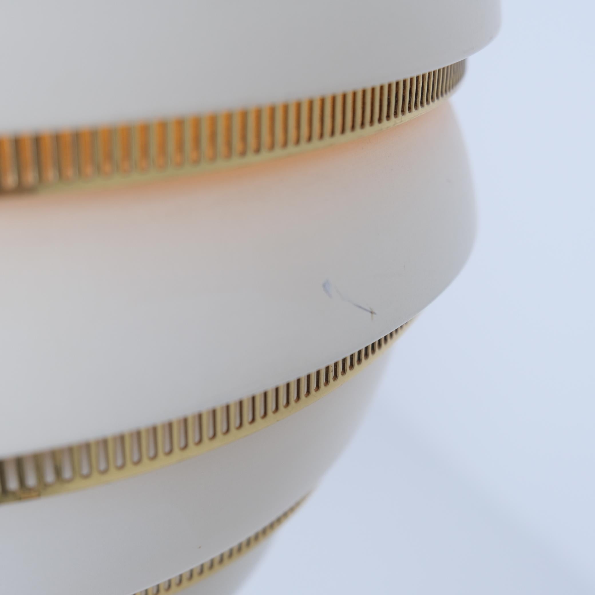 Ciondolo ad alveare Alvar Aalto A332 in bianco e ottone, Valaistustyö anni '50 in vendita 5